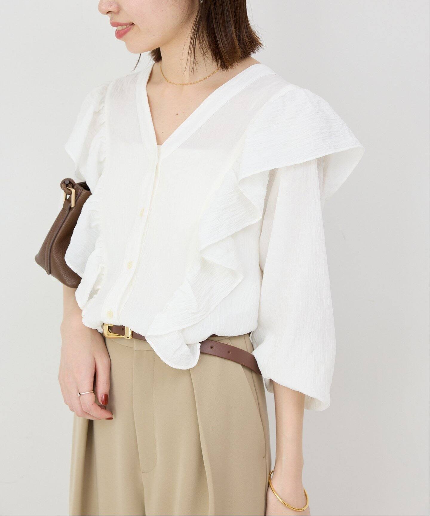 【スローブ イエナ/SLOBE IENA】のPEシュリンクVネックフリルブラウス インテリア・キッズ・メンズ・レディースファッション・服の通販 founy(ファニー) 　ファッション　Fashion　レディースファッション　WOMEN　トップス・カットソー　Tops/Tshirt　シャツ/ブラウス　Shirts/Blouses　Vネック　V-Neck　2025年　2025　2025春夏・S/S　Ss,Spring/Summer,2025　おすすめ　Recommend　スラックス　Slacks　デニム　Denim　ドット　Dot　フェミニン　Feminine　フリル　Frills　ホワイト|ID: prp329100004534876 ipo3291000000032048232