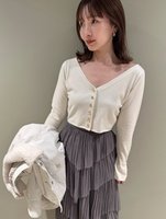 【スナイデル/SNIDEL】のメタルボタンクロップドカーディガン 人気、トレンドファッション・服の通販 founy(ファニー) ファッション Fashion レディースファッション Fashion for Women トップス・カットソー Cut & Sew Tops カーディガン・羽織り Layered Style Cardigans おすすめ Recommended / Our Picks ウェーブ Wavy Pattern エレガント 上品 Elegant コンパクト Compact, Small Size スリット Slit, Slit Detail デコルテ Décolleté, Neckline メタル Metal, Metal Parts |ID:prp329100004534899