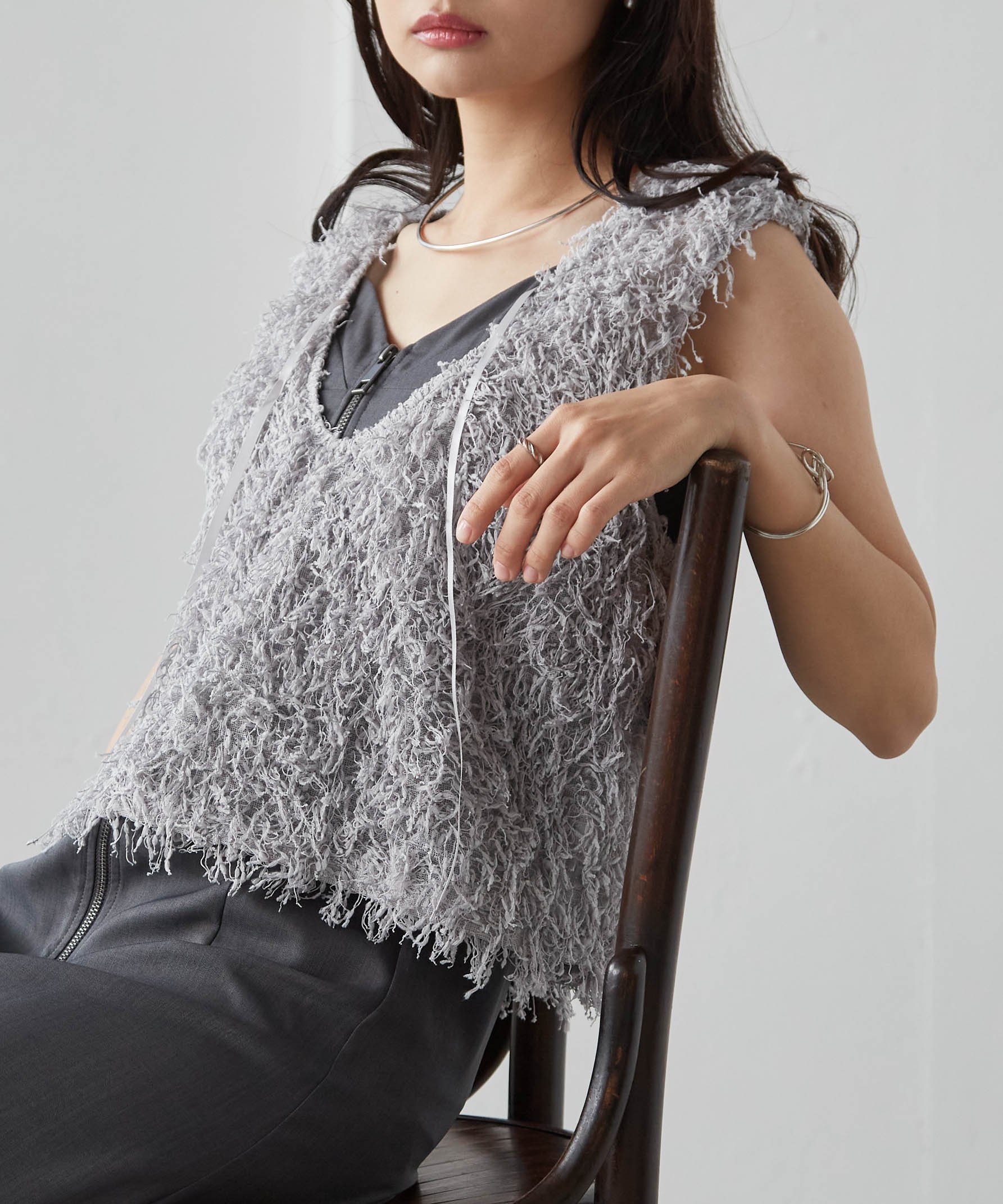 【ラナン/Ranan】のRANAN/前後2WAYフリンジショートベスト インテリア・キッズ・メンズ・レディースファッション・服の通販 founy(ファニー) 　ファッション　Fashion　レディースファッション　WOMEN　アウター　Coat Outerwear　トップス・カットソー　Tops/Tshirt　ベスト/ジレ　Gilets/Vests　インナー　Inner　キャミ　Cami　コンパクト　Compact　タンク　Tank　トレンド　Trend　バランス　Balance　ベスト　Vest　ポケット　Pocket　リボン　Ribbon　夏　Summer　グレー|ID: prp329100004534908 ipo3291000000032048380