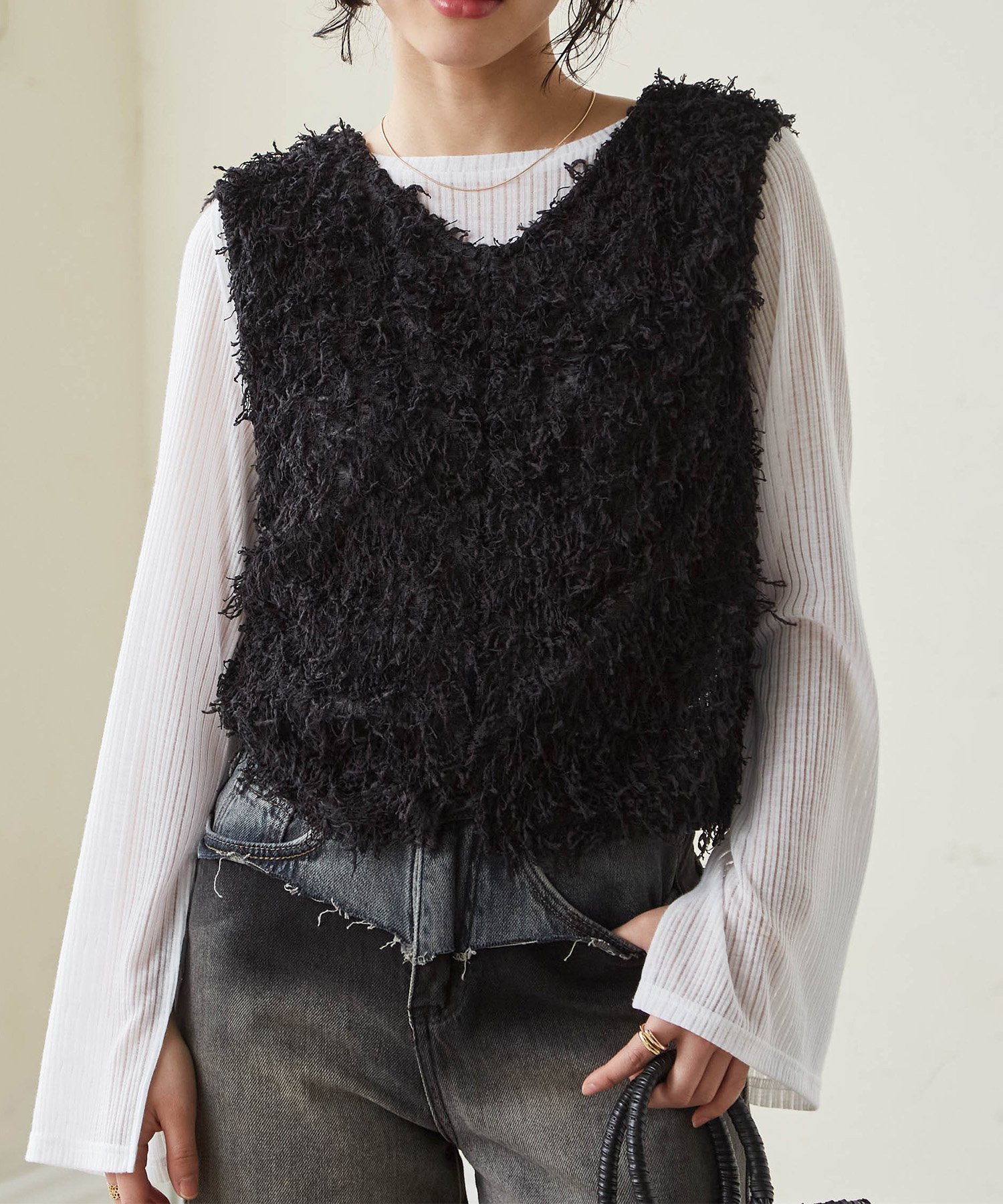 【ラナン/Ranan】のRANAN/前後2WAYフリンジショートベスト インテリア・キッズ・メンズ・レディースファッション・服の通販 founy(ファニー) 　ファッション　Fashion　レディースファッション　WOMEN　アウター　Coat Outerwear　トップス・カットソー　Tops/Tshirt　ベスト/ジレ　Gilets/Vests　インナー　Inner　キャミ　Cami　コンパクト　Compact　タンク　Tank　トレンド　Trend　バランス　Balance　ベスト　Vest　ポケット　Pocket　リボン　Ribbon　夏　Summer　ブラック|ID: prp329100004534908 ipo3291000000032048381