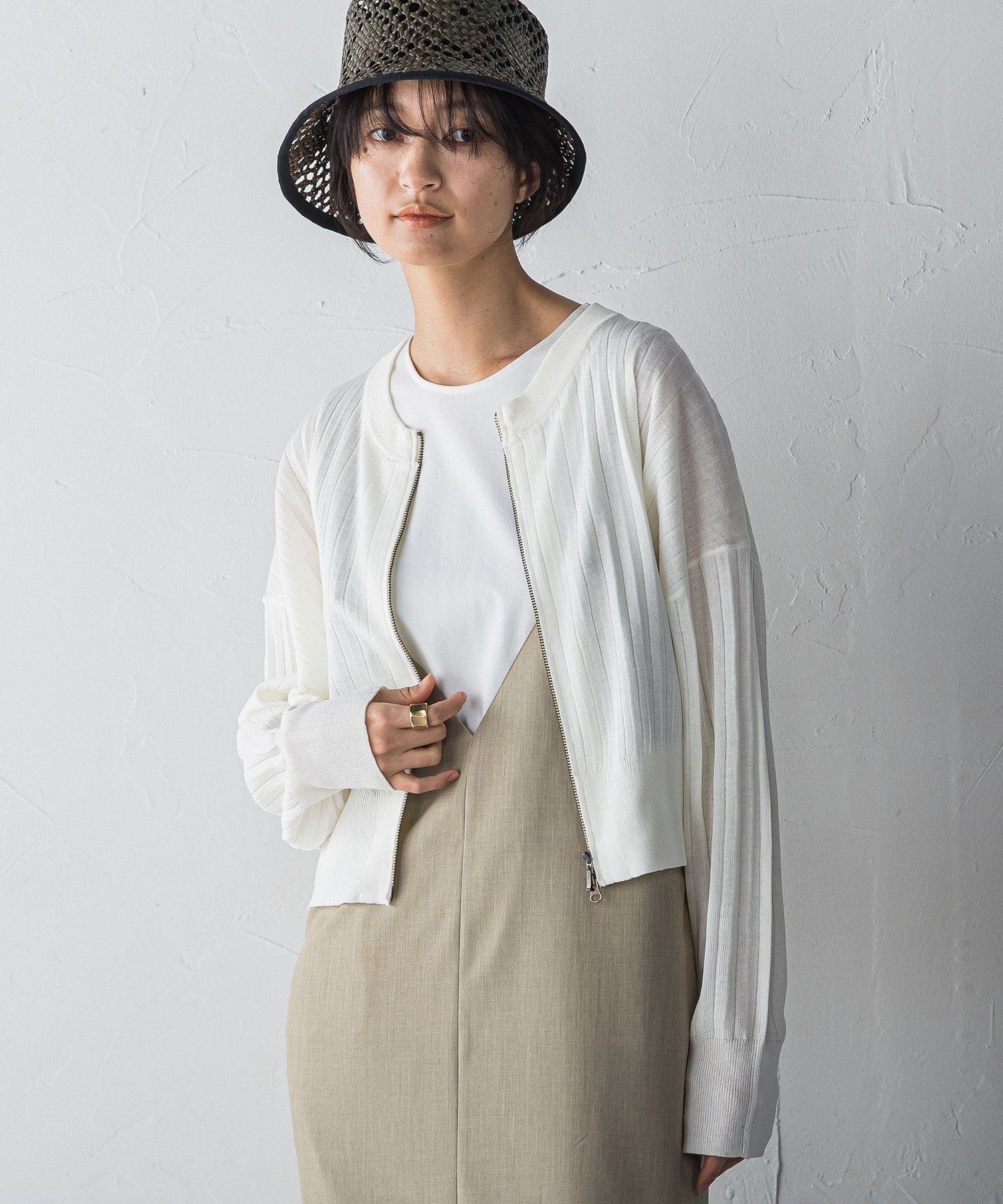 【メイソングレイ/MAYSON GREY】のプリーツジップカーディガン インテリア・キッズ・メンズ・レディースファッション・服の通販 founy(ファニー) 　ファッション　Fashion　レディースファッション　Fashion for Women　トップス・カットソー　Cut & Sew Tops　カーディガン・羽織り　Layered Style Cardigans　インナー　Innerwear　カーディガン　Cardigan, Knitwear　コンパクト　Compact, Small Size　シアー　Sheer, See-Through　ジップ　Zip, Zipper　プリーツ　Pleats, Pleated　ボトム　Bottoms, Lower Wear　羽織　Haori, Light Jacket　ルーズ　Loose, Oversized　おすすめ　Recommended / Our Picks　オフホワイト|ID: prp329100004534952 ipo3291000000033240569