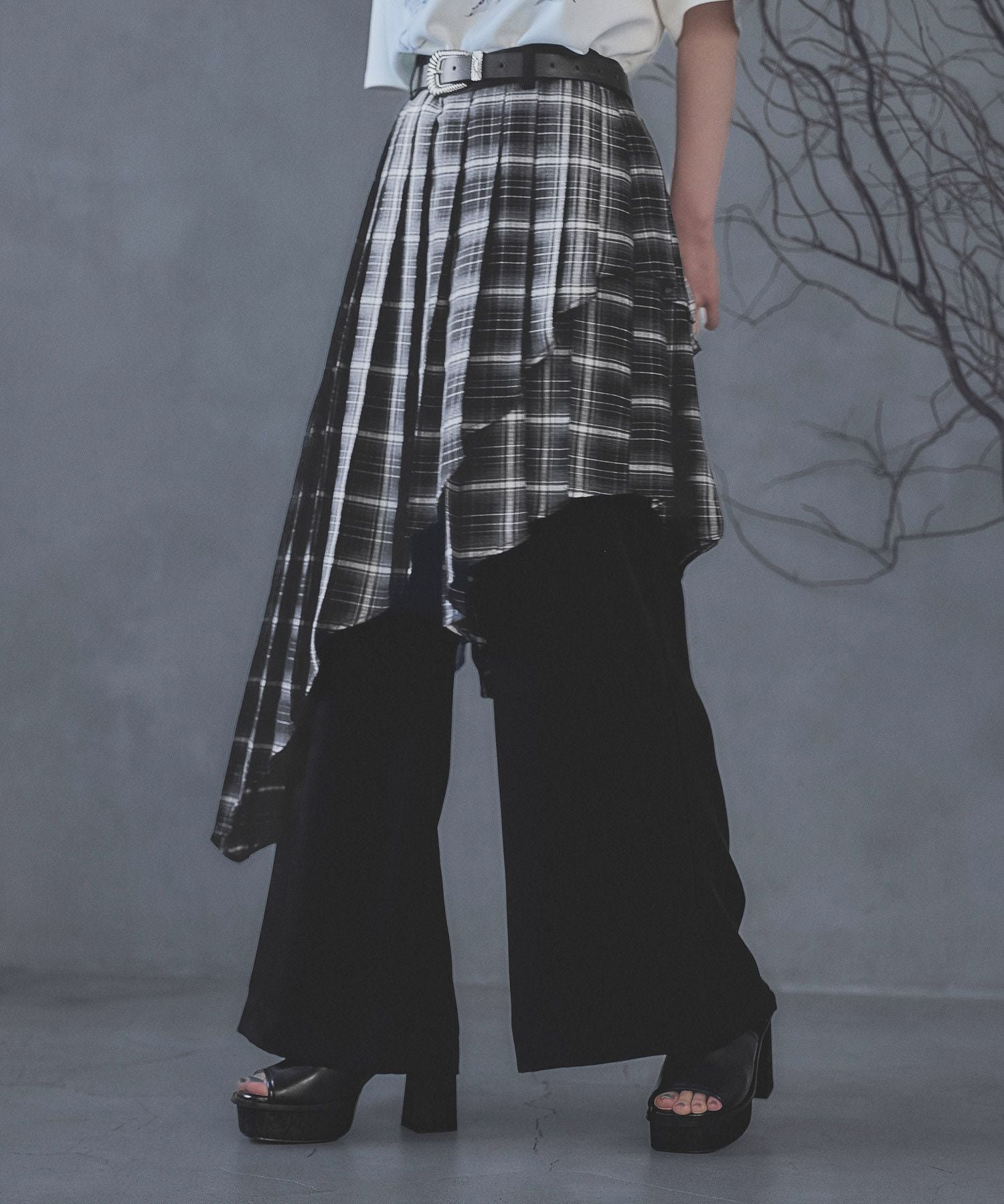 【ハレ/HARE】のプリーツレイヤーフレアパンツ 人気、トレンドファッション・服の通販 founy(ファニー) 　ファッション　Fashion　レディースファッション　WOMEN　パンツ　Pants　おすすめ　Recommend　コンパクト　Compact　チェック　Check　トレンド　Trend　プリーツ　Pleats　無地　Plain Color　 other-1|ID: prp329100004535005 ipo3291000000032048781