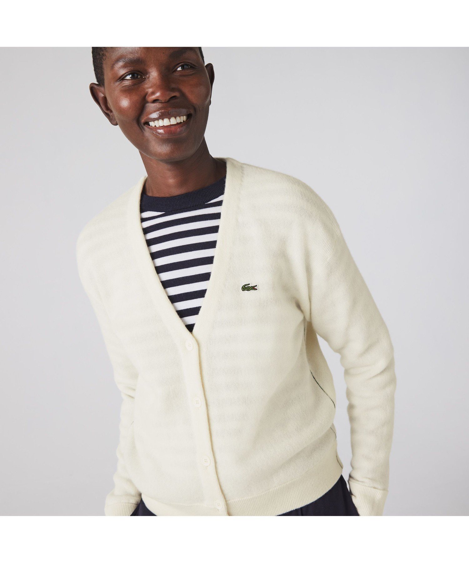 【ラコステ/LACOSTE】のプレーンVネックニットカーディガン インテリア・キッズ・メンズ・レディースファッション・服の通販 founy(ファニー) 　ファッション　Fashion　レディースファッション　WOMEN　トップス・カットソー　Tops/Tshirt　ニット　Knit Tops　カーディガン　Cardigans　Vネック　V-Neck　フロント　Front　プレーン　Plane　ラバー　Rubber　ホワイト|ID: prp329100004535677 ipo3291000000032052552