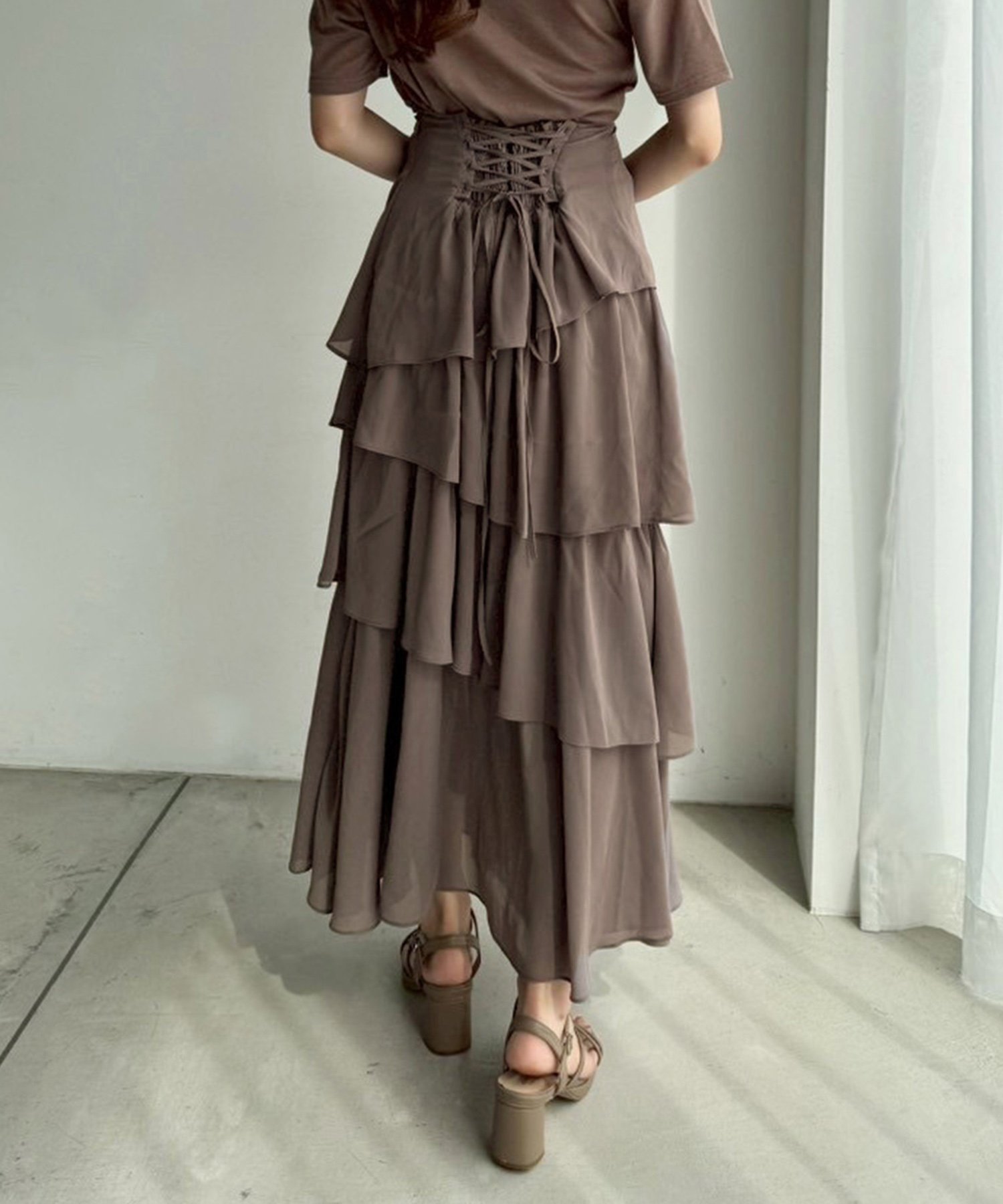 【ナイスクラップ/NICE CLAUP】のスリットティアードロングスカート インテリア・キッズ・メンズ・レディースファッション・服の通販 founy(ファニー) 　ファッション　Fashion　レディースファッション　WOMEN　スカート　Skirt　ロングスカート　Long Skirt　2025年　2025　2025春夏・S/S　Ss,Spring/Summer,2025　おすすめ　Recommend　シンプル　Simple　スウェット　Sweat　スリット　Slit　ティアード　Tiered　ティアードスカート　Tiered Skirt　フェミニン　Feminine　フリル　Frills　ペチコート　Petticoat　夏　Summer　モカ|ID: prp329100004535694 ipo3291000000032302825