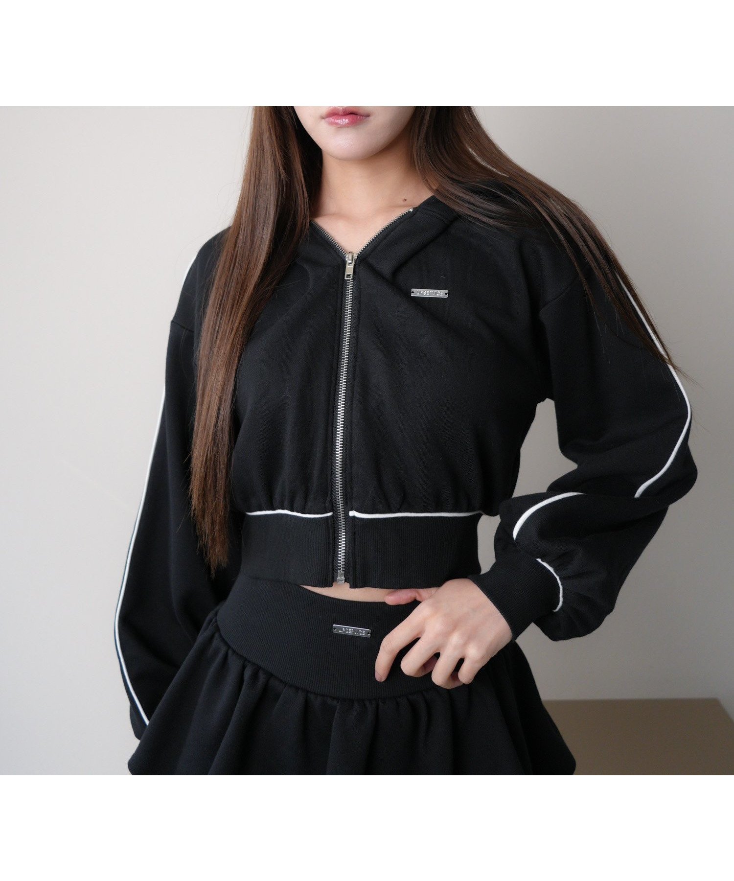 【リップサービス/LIP SERVICE】のLIP SERVICE/ラメスウェットパーカー インテリア・キッズ・メンズ・レディースファッション・服の通販 founy(ファニー) 　ファッション　Fashion　レディースファッション　WOMEN　トップス・カットソー　Tops/Tshirt　パーカ　Sweats　スウェット　Sweat　キャミワンピース　Cami Dress　コンパクト　Compact　スウェット　Sweat　スリーブ　Sleeve　デニム　Denim　フィット　Fit　プレート　Plate　ベーシック　Basic　メタル　Metal　おすすめ　Recommend　ブラック|ID: prp329100004535826 ipo3291000000032053323