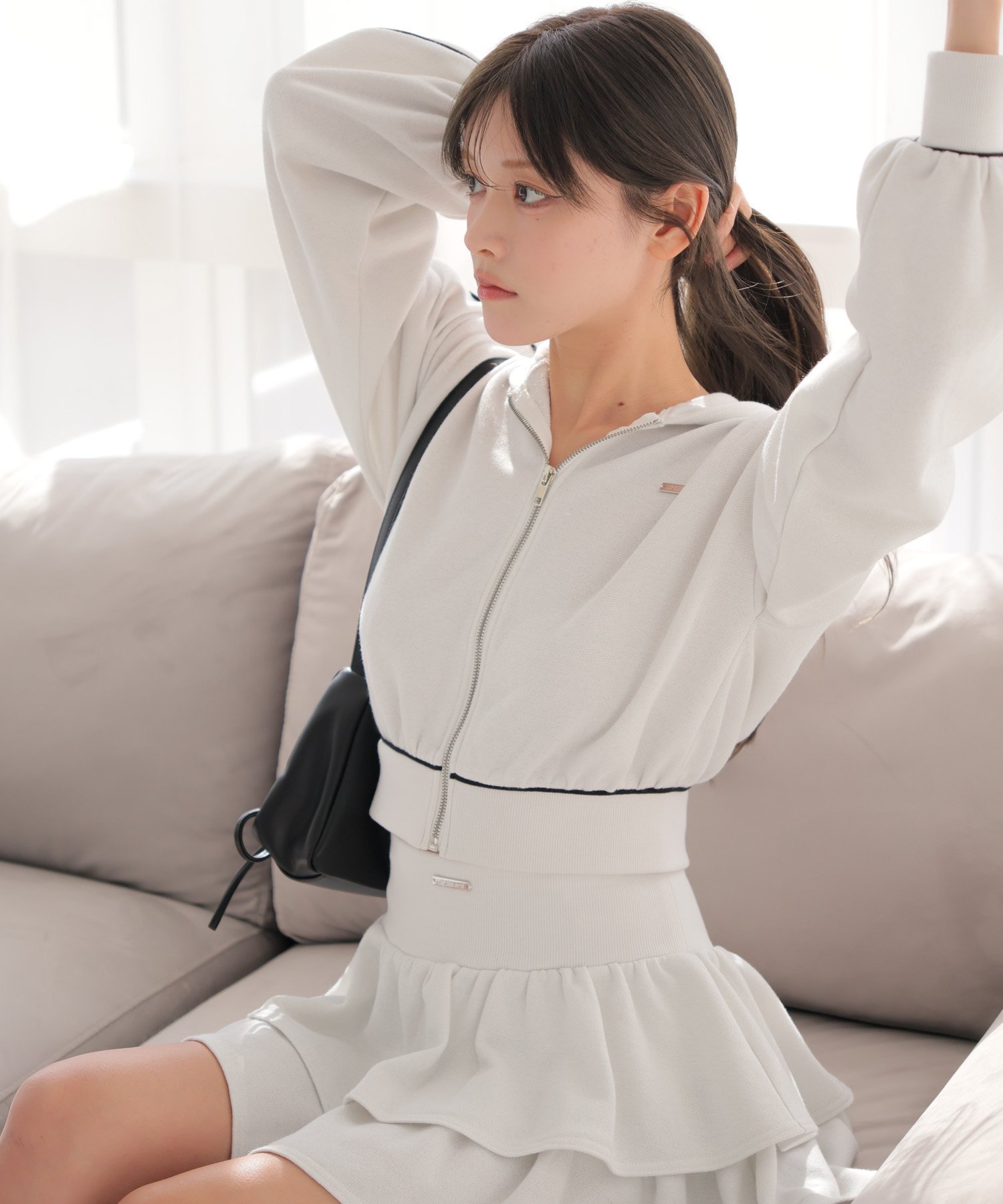 【リップサービス/LIP SERVICE】のLIP SERVICE/ラメスウェットパーカー インテリア・キッズ・メンズ・レディースファッション・服の通販 founy(ファニー) 　ファッション　Fashion　レディースファッション　WOMEN　トップス・カットソー　Tops/Tshirt　パーカ　Sweats　スウェット　Sweat　キャミワンピース　Cami Dress　コンパクト　Compact　スウェット　Sweat　スリーブ　Sleeve　デニム　Denim　フィット　Fit　プレート　Plate　ベーシック　Basic　メタル　Metal　おすすめ　Recommend　ホワイト|ID: prp329100004535826 ipo3291000000032053325