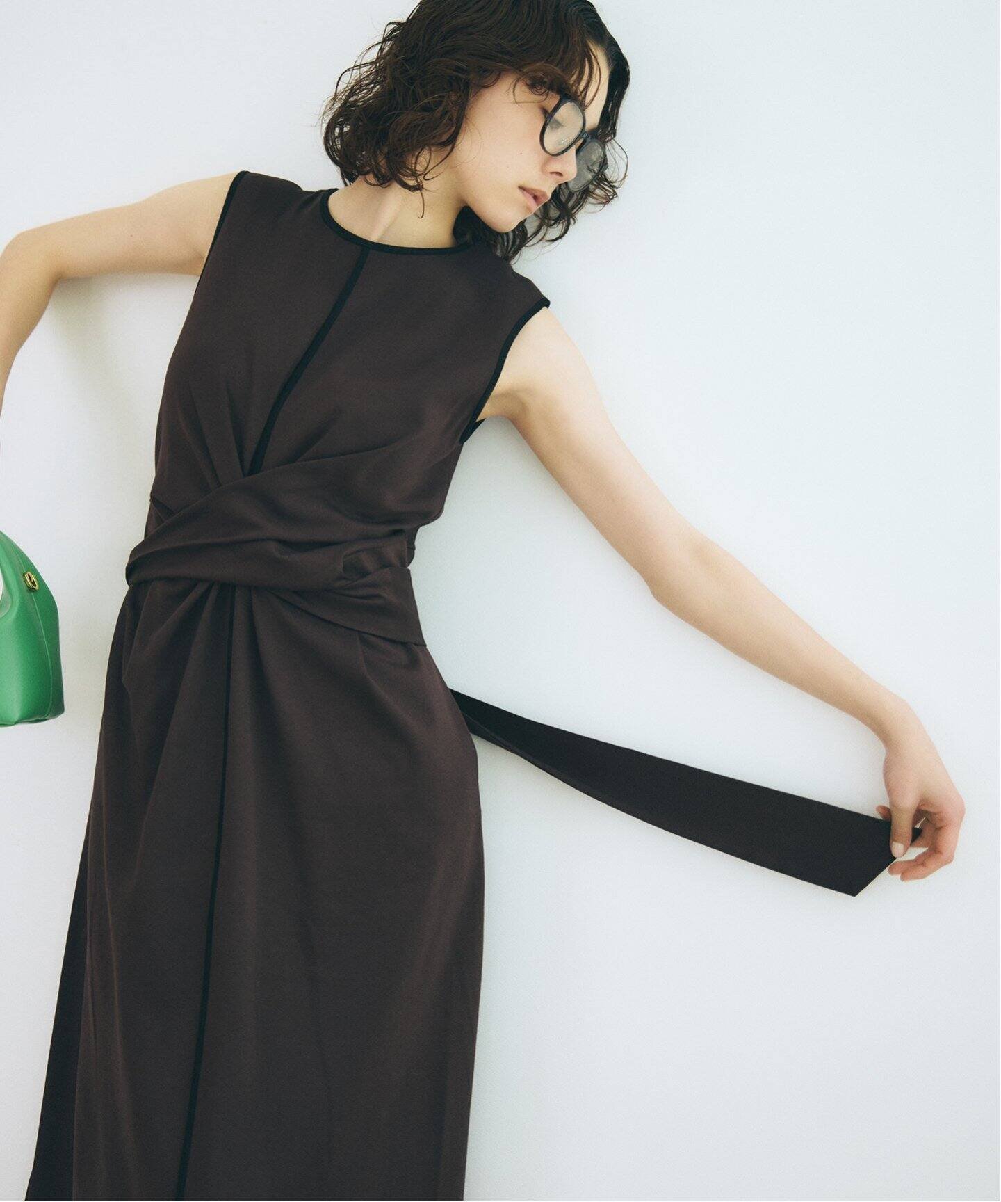 【ラ トータリテ/La TOTALITE】のツイストカットワンピース インテリア・キッズ・メンズ・レディースファッション・服の通販 founy(ファニー) 　ファッション　Fashion　レディースファッション　Fashion for Women　ワンピース　Dresses　2025年　2025　2025春夏・S/S　Spring/Summer 2025 SS25　パイピング　Piping, Trim Design　リボン　Ribbon, Bow　ブラウン|ID: prp329100004536067 ipo3291000000032719981