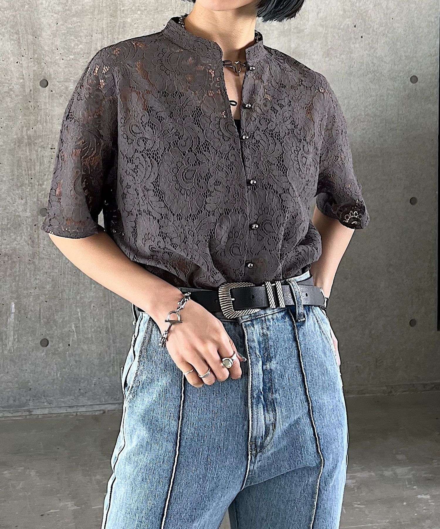 【ページボーイ/PAGEBOY】のレースバンドカラーシャツ インテリア・キッズ・メンズ・レディースファッション・服の通販 founy(ファニー) 　ファッション　Fashion　レディースファッション　Fashion for Women　トップス・カットソー　Cut & Sew Tops　シャツ・ブラウス・オフィスカジュアル　Elegant Blouses & Button-Ups　おすすめ　Recommended / Our Picks　メタル　Metal, Metal Parts　レース　Lace, Lace Fabric　羽織　Haori, Light Jacket　チャコール18|ID: prp329100004536120 ipo3291000000032743470