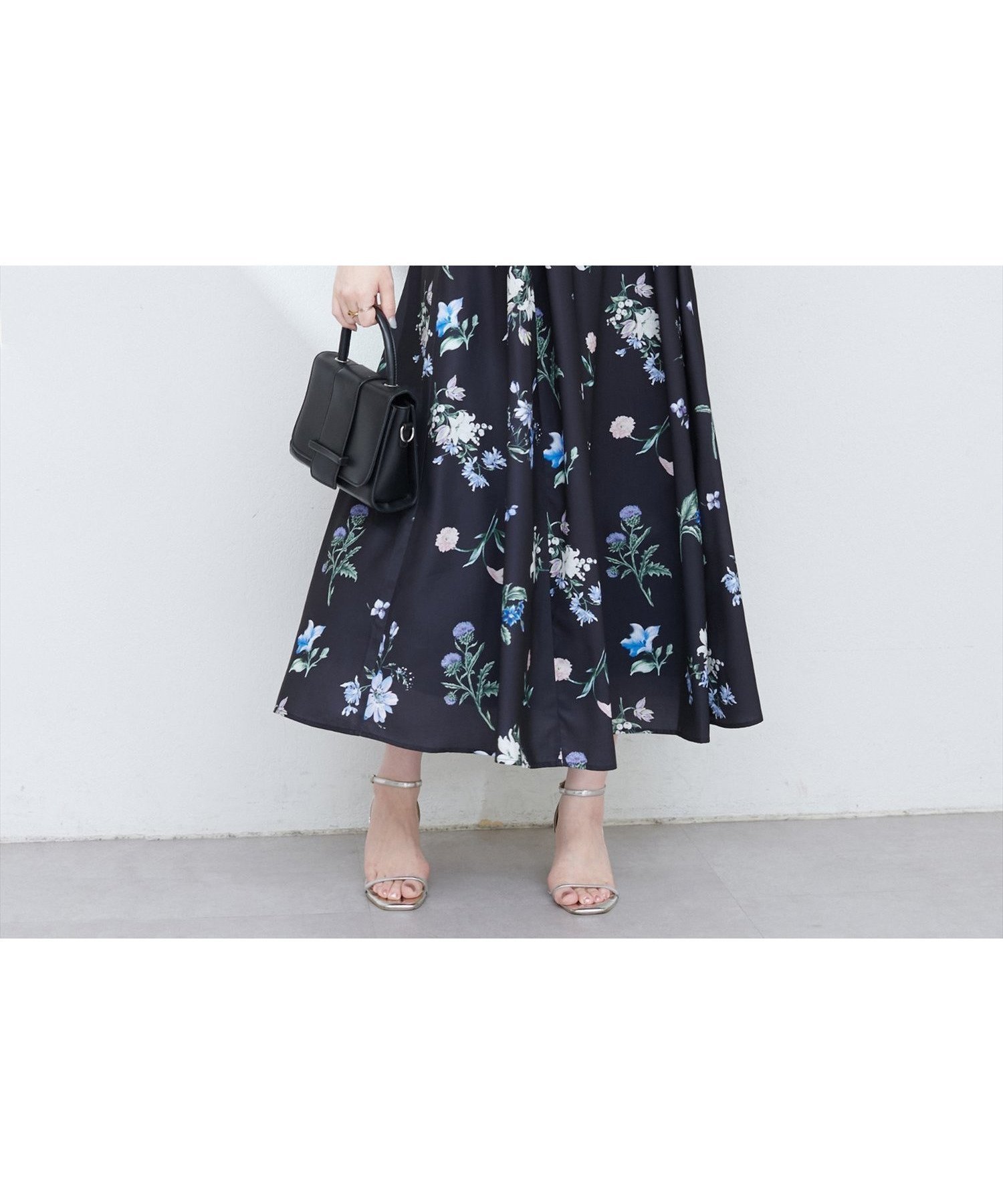 【ナチュラルクチュール/natural couture】のガーデンフラワー柄フレアキャミワンピース インテリア・キッズ・メンズ・レディースファッション・服の通販 founy(ファニー) 　ファッション　Fashion　レディースファッション　WOMEN　ワンピース　Dress　キャミワンピース　No Sleeve Dresses　2025年　2025　2025春夏・S/S　Ss,Spring/Summer,2025　インナー　Inner　ガーデン　Garden　キャミソール　Camisole　フェミニン　Feminine　フラワー　Flower　ベーシック　Basic　ポケット　Pocket　エレガント 上品　Elegant　ブラック|ID: prp329100004536208 ipo3291000000032198919