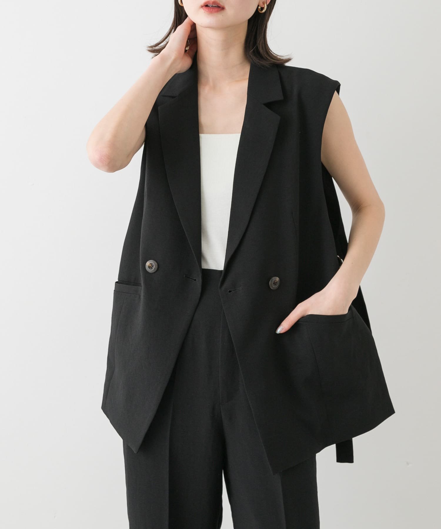 【センスオブプレイス/SENSE OF PLACE by URBAN RESEARCH】の『UR TECH DRYLUXE』リネンライクサイドベルトジレ インテリア・キッズ・メンズ・レディースファッション・服の通販 founy(ファニー) 　ファッション　Fashion　レディースファッション　Fashion for Women　アウター　Coat / Outerwear Collection　トップス・カットソー　Cut & Sew Tops　ベスト&ジレ / 重ね着スタイル　Vests & Gilets　ベルト&ウエストマーク　Belts & Waist Accessories　2025年　2025　2025春夏・S/S　Spring/Summer 2025 SS25　おすすめ　Recommended / Our Picks　サテン　Satin, Glossy Fabric　スタイリッシュ　Stylish, Fashionable　セットアップ　Set-Up, Coordinated Outfit　エレガント 上品　Elegant　吸水　Absorbent, Quick-Dry　夏　Summer　定番　Standard, Basic Item　S/S・春夏　SS, Spring/Summer, Warm Season　BLACK|ID: prp329100004536284 ipo3291000000032725856