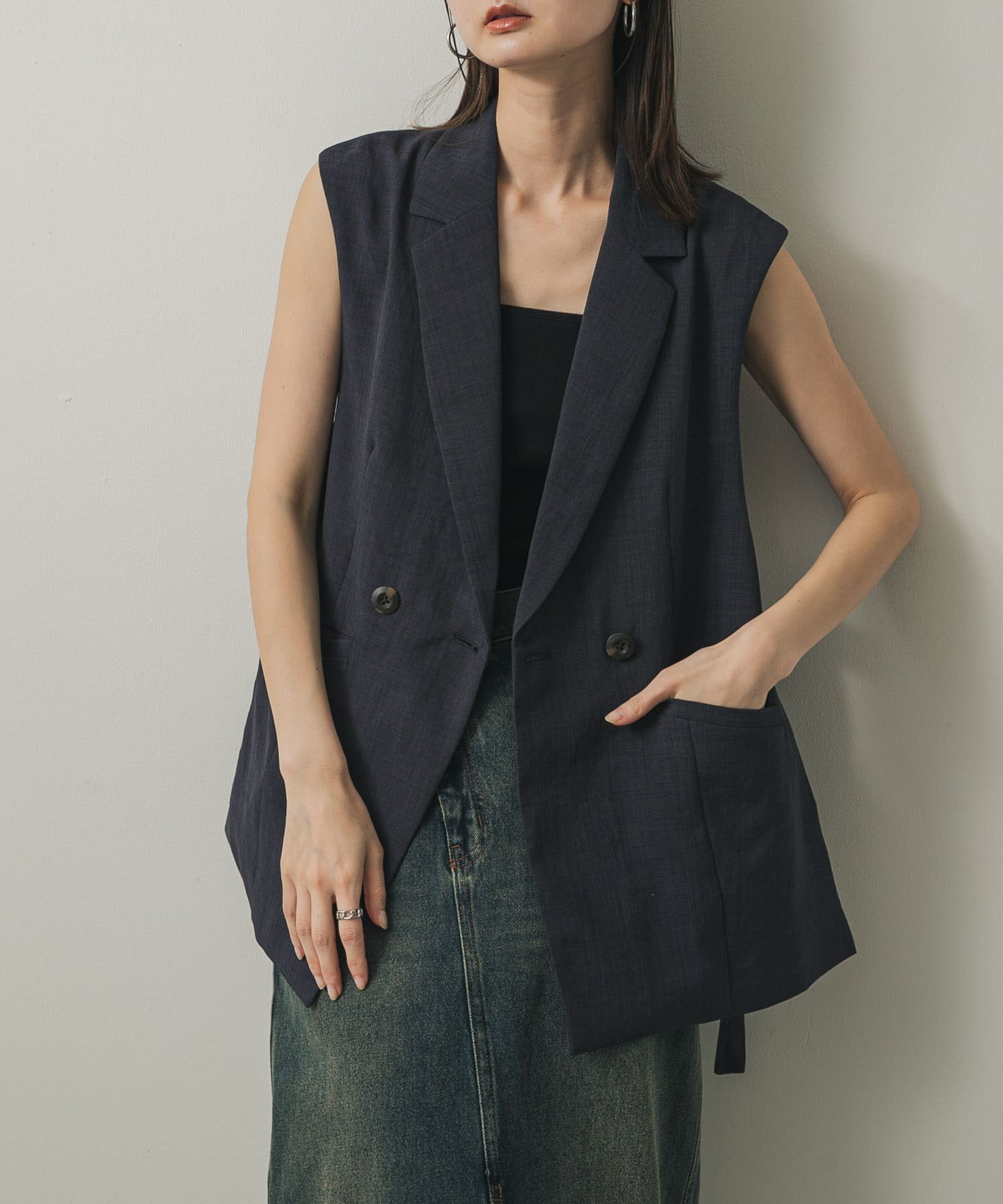 【センスオブプレイス/SENSE OF PLACE by URBAN RESEARCH】の『UR TECH DRYLUXE』リネンライクサイドベルトジレ インテリア・キッズ・メンズ・レディースファッション・服の通販 founy(ファニー) 　ファッション　Fashion　レディースファッション　Fashion for Women　アウター　Coat / Outerwear Collection　トップス・カットソー　Cut & Sew Tops　ベスト&ジレ / 重ね着スタイル　Vests & Gilets　ベルト&ウエストマーク　Belts & Waist Accessories　2025年　2025　2025春夏・S/S　Spring/Summer 2025 SS25　おすすめ　Recommended / Our Picks　サテン　Satin, Glossy Fabric　スタイリッシュ　Stylish, Fashionable　セットアップ　Set-Up, Coordinated Outfit　エレガント 上品　Elegant　吸水　Absorbent, Quick-Dry　夏　Summer　定番　Standard, Basic Item　S/S・春夏　SS, Spring/Summer, Warm Season　NAVY|ID: prp329100004536284 ipo3291000000033599782