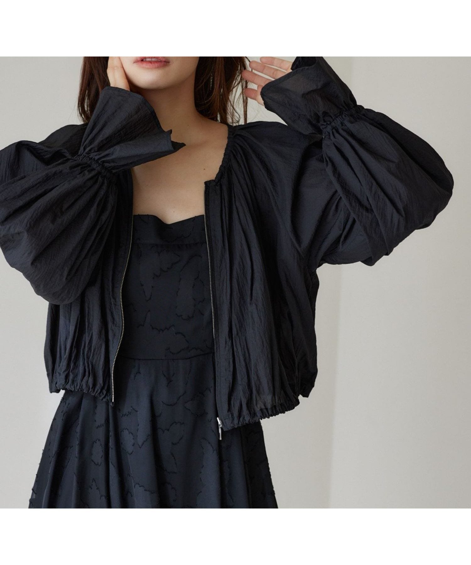 【ミスティ ウーマン/mysty woman】のギャザーシアーZIPブルゾン インテリア・キッズ・メンズ・レディースファッション・服の通販 founy(ファニー) 　ファッション　Fashion　レディースファッション　WOMEN　アウター　Coat Outerwear　ブルゾン　Blouson/Jackets　キャミワンピース　Cami Dress　ギャザー　Gather　ショート　Short　スポーティ　Sporty　スリーブ　Sleeve　ダウン　Down　ティアードスカート　Tiered Skirt　デニム　Denim　フェミニン　Feminine　ブルゾン　Blouson　ルーズ　Loose　ブラック09|ID: prp329100004536477 ipo3291000000032056829