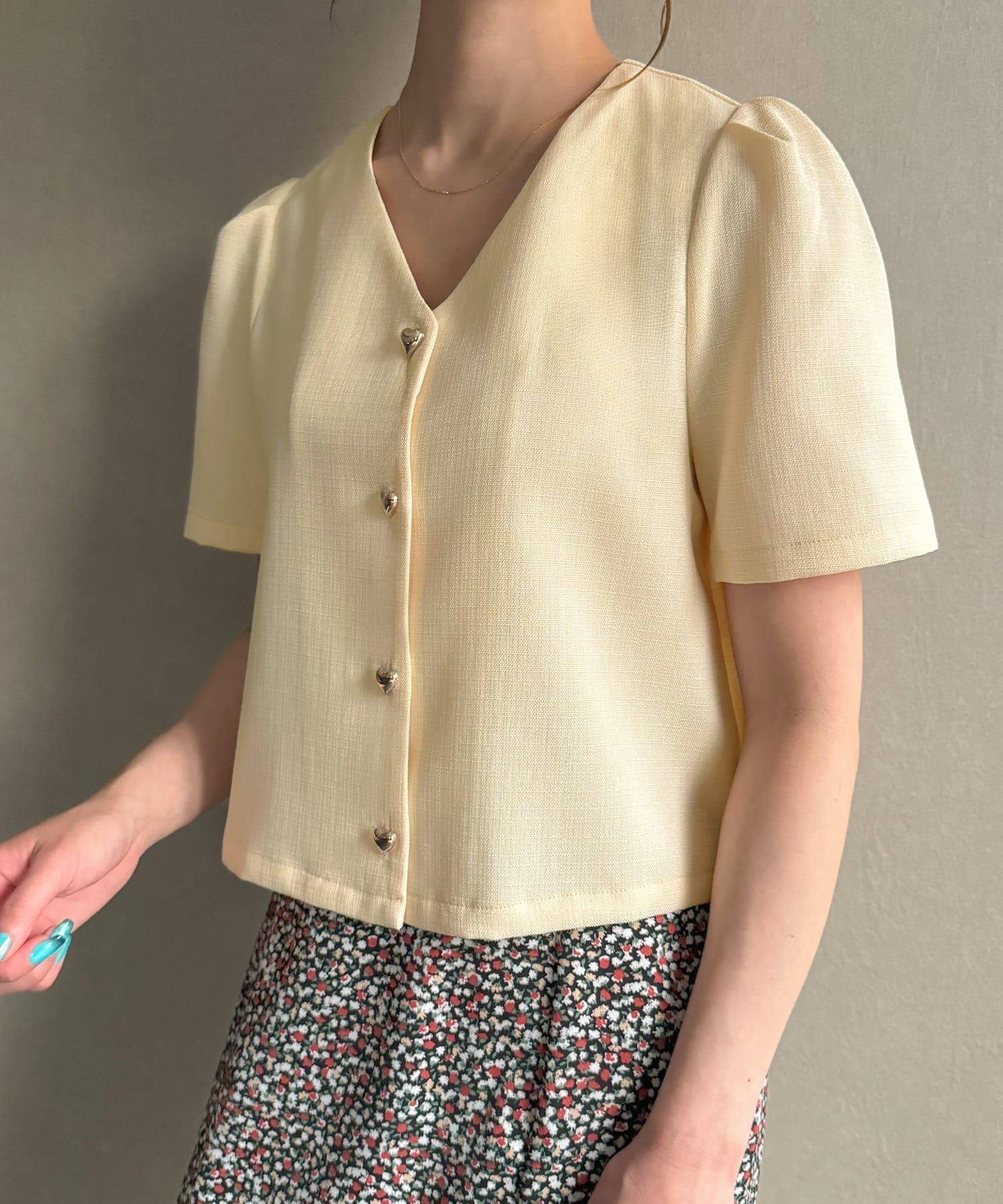 【ジュノア/JUNOAH】のゴールドハートボタンサマージャケット インテリア・キッズ・メンズ・レディースファッション・服の通販 founy(ファニー) 　ファッション　Fashion　レディースファッション　WOMEN　アウター　Coat Outerwear　ジャケット　Jackets　ライトベージュ|ID: prp329100004536554 ipo3291000000032360950