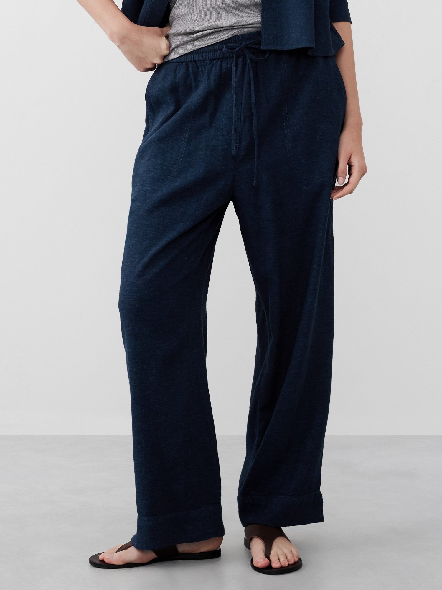 【バナナリパブリック ファクトリーストア/BANANA REPUBLIC FACTORY STORE】のBANANA REPUBLIC FACTORY STORE リネンブレンドプルオンストレートパンツ インテリア・キッズ・メンズ・レディースファッション・服の通販 founy(ファニー) 　ファッション　Fashion　レディースファッション　WOMEN　パンツ　Pants　サンダル　Sandals　シンプル　Simple　スニーカー　Sneakers　テクスチャー　Texture　ロング　Long　ワイド　Wide　吸水　Water Absorption　夏　Summer　NAVY|ID: prp329100004536651 ipo3291000000032058236