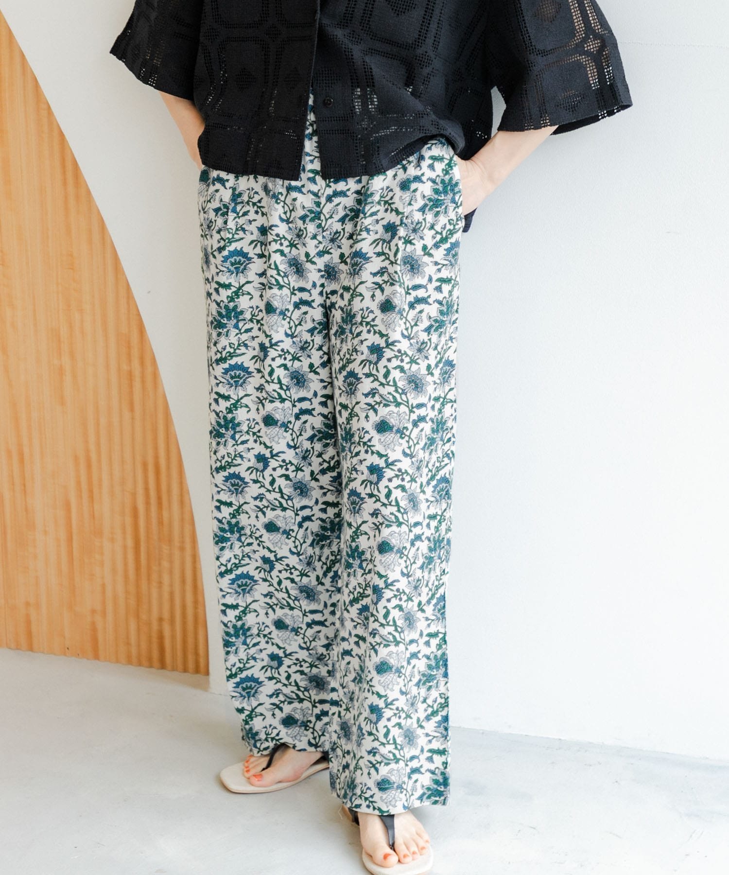 【アーバンリサーチ ドアーズ/URBAN RESEARCH DOORS】のアソート柄イージーパンツ インテリア・キッズ・メンズ・レディースファッション・服の通販 founy(ファニー) 　ファッション　Fashion　レディースファッション　WOMEN　パンツ　Pants　2025年　2025　2025春夏・S/S　Ss,Spring/Summer,2025　インド　India　プリント　Print　リゾート　Resort　リラックス　Relax　夏　Summer　春　Spring　S/S・春夏　Ss・Spring/Summer　BLUE|ID: prp329100004536678 ipo3291000000032058440