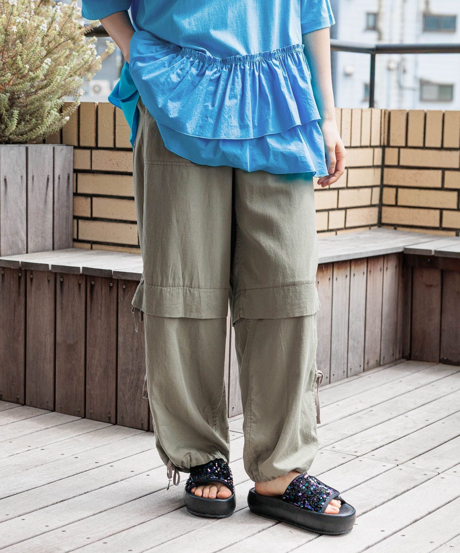 【ニコアンド/niko and】のレイヤードライクスリットパンツ インテリア・キッズ・メンズ・レディースファッション・服の通販 founy(ファニー) 　ファッション　Fashion　レディースファッション　WOMEN　パンツ　Pants　おすすめ　Recommend　スリット　Slit　フェミニン　Feminine　リネン　Linen　リボン　Ribbon　ワイド　Wide　ワンポイント　One Point　カーキ78|ID: prp329100004536771 ipo3291000000032058977