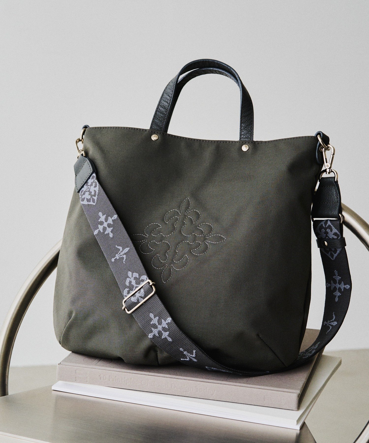 【ラシット/russet】の《月間人気No.1アイテム》コーデュラナイロン 2WAYトートバッグ 人気、トレンドファッション・服の通販 founy(ファニー) 　ファッション　Fashion　レディースファッション　Fashion for Women　バッグ　Bags　エレガント 上品　Elegant　ショルダー　Shoulder, Shoulder Strap　シルバー　Silver, Metallic Silver　シンプル　Simple, Minimal　定番　Standard, Basic Item　人気　Popular, Best Seller　バランス　Balance, Style Balance　ポケット　Pocket, Pocket Detail　モチーフ　Motif, Design Theme　おすすめ　Recommended / Our Picks　日本製　Made In Japan　ビジネス 仕事 通勤　Business / Work / Commuting　 other-1|ID: prp329100004536802 ipo3291000000034511346