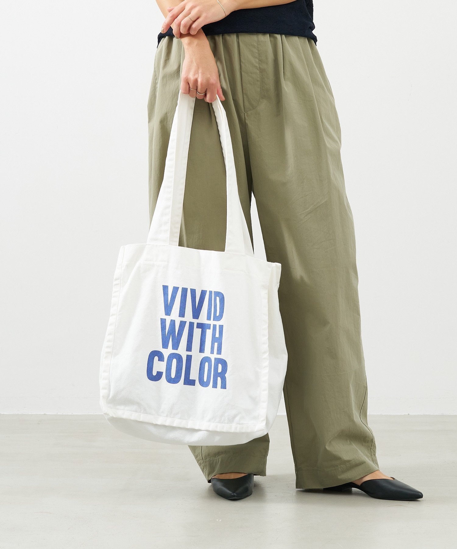 【マイカ ディール/MICA & DEAL】のVIVID WITH COLOR ロゴコットントートバッグ インテリア・キッズ・メンズ・レディースファッション・服の通販 founy(ファニー) 　ファッション　Fashion　レディースファッション　WOMEN　バッグ　Bag　トートバック　Tote Bag　プリント　Print　ポケット　Pocket　OFF WHITE|ID: prp329100004536853 ipo3291000000032236550