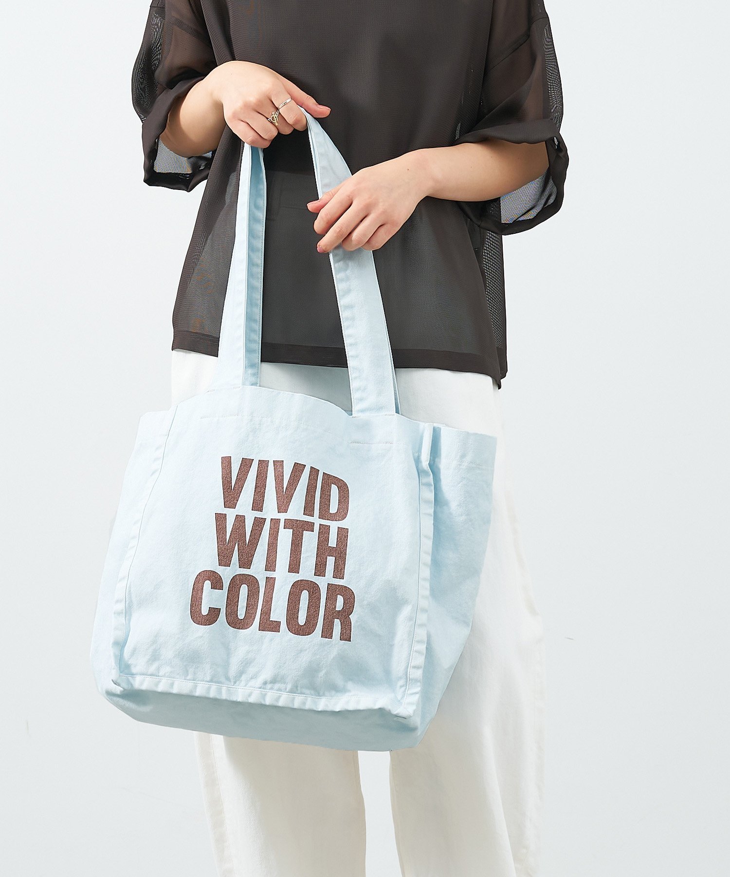 【マイカ ディール/MICA & DEAL】のVIVID WITH COLOR ロゴコットントートバッグ インテリア・キッズ・メンズ・レディースファッション・服の通販 founy(ファニー) 　ファッション　Fashion　レディースファッション　WOMEN　バッグ　Bag　トートバック　Tote Bag　プリント　Print　ポケット　Pocket　SAXE|ID: prp329100004536853 ipo3291000000032236556