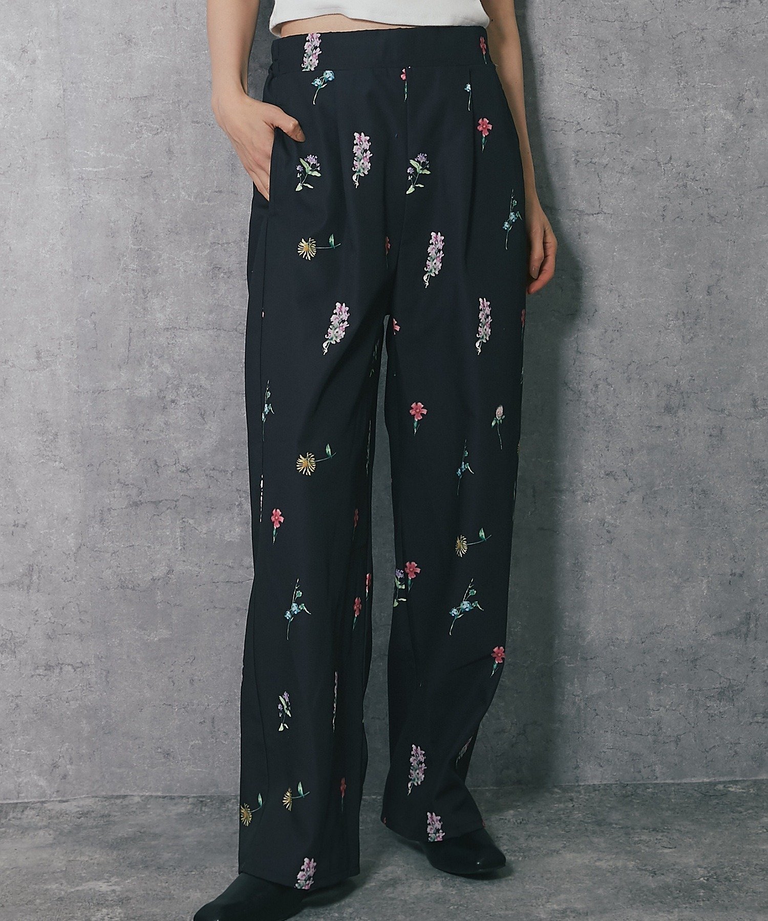 【スマイルオーキッド/SMILE ORCHID】の花柄パンツ インテリア・キッズ・メンズ・レディースファッション・服の通販 founy(ファニー) 　ファッション　Fashion　レディースファッション　WOMEN　パンツ　Pants　シンプル　Simple　ストレート　Straight　ビスチェ　Bustier　フェミニン　Feminine　リラックス　Relax　ワイド　Wide　エレガント 上品　Elegant　ブラック|ID: prp329100004536860 ipo3291000000032059480