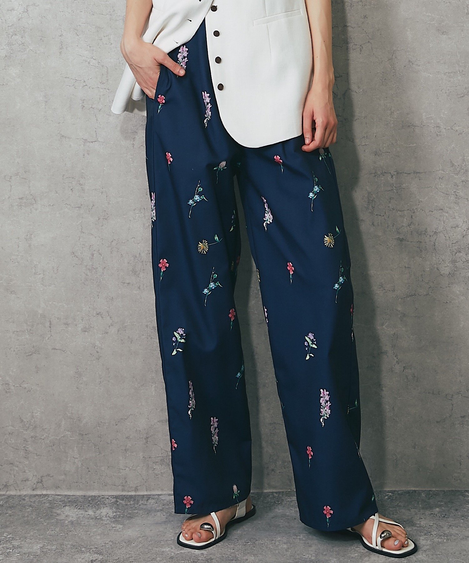 【スマイルオーキッド/SMILE ORCHID】の花柄パンツ インテリア・キッズ・メンズ・レディースファッション・服の通販 founy(ファニー) 　ファッション　Fashion　レディースファッション　WOMEN　パンツ　Pants　シンプル　Simple　ストレート　Straight　ビスチェ　Bustier　フェミニン　Feminine　リラックス　Relax　ワイド　Wide　エレガント 上品　Elegant　ネイビー|ID: prp329100004536860 ipo3291000000032059481