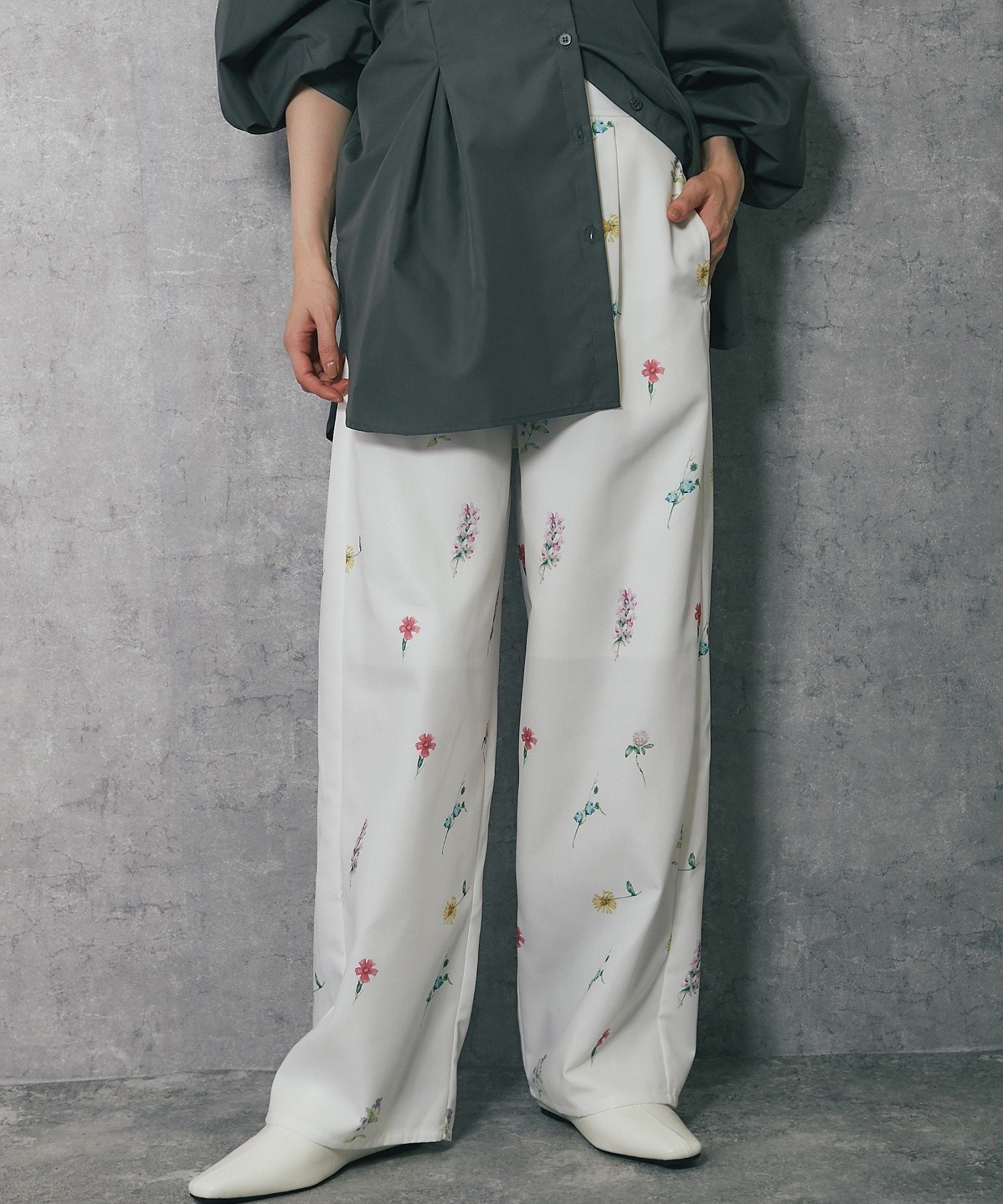 【スマイルオーキッド/SMILE ORCHID】の花柄パンツ インテリア・キッズ・メンズ・レディースファッション・服の通販 founy(ファニー) 　ファッション　Fashion　レディースファッション　WOMEN　パンツ　Pants　シンプル　Simple　ストレート　Straight　ビスチェ　Bustier　フェミニン　Feminine　リラックス　Relax　ワイド　Wide　エレガント 上品　Elegant　オフホワイト|ID: prp329100004536860 ipo3291000000032059482