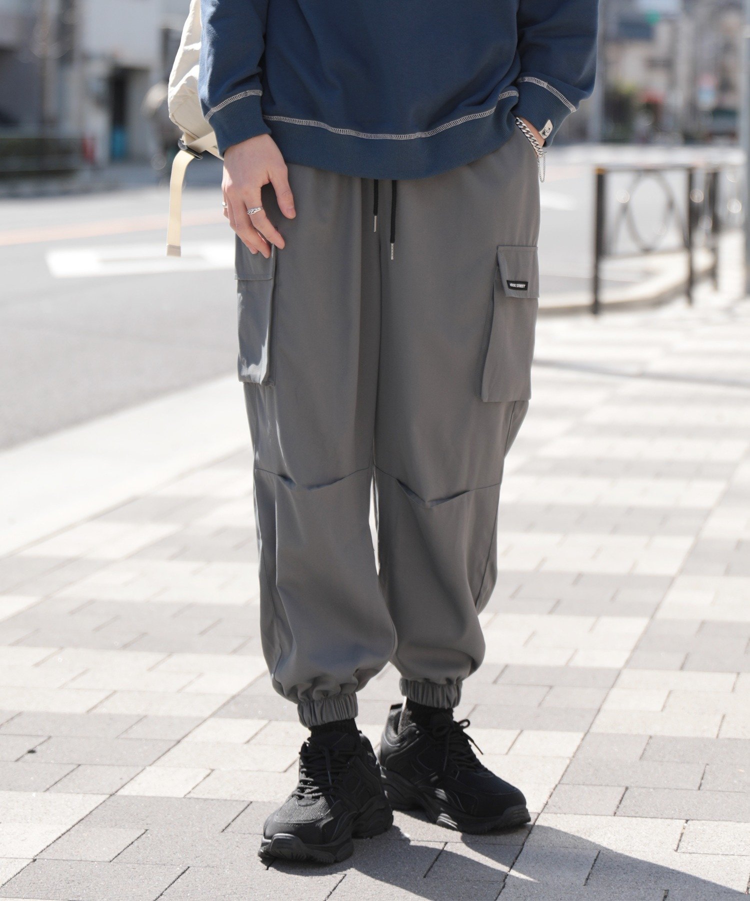 【アイモハ/aimoha】のHOOK/【HOOK】アメカジサイドビッグポケット裾絞りカーゴパンツ インテリア・キッズ・メンズ・レディースファッション・服の通販 founy(ファニー) 　ファッション　Fashion　レディースファッション　WOMEN　パンツ　Pants　おすすめ　Recommend　カーゴパンツ　Cargo Pants　ジャケット　Jacket　トレーナー　Trainer　ハーフ　Half　パーカー　Hoodie　ビッグ　Big　ポケット　Pocket　ミリタリー　Military　メンズ　Mens　ワイド　Wide　ダークグレー|ID: prp329100004536937 ipo3291000000032059948