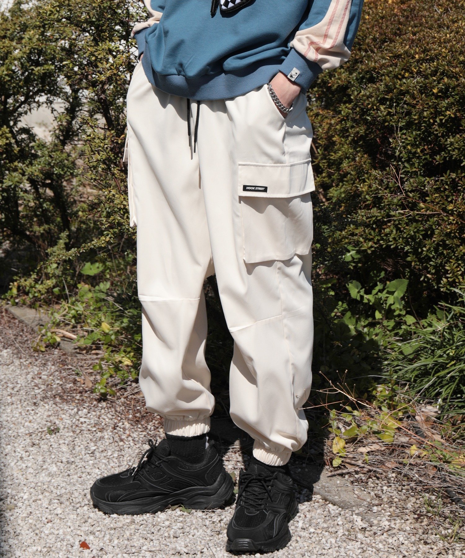【アイモハ/aimoha】のHOOK/【HOOK】アメカジサイドビッグポケット裾絞りカーゴパンツ インテリア・キッズ・メンズ・レディースファッション・服の通販 founy(ファニー) 　ファッション　Fashion　レディースファッション　WOMEN　パンツ　Pants　おすすめ　Recommend　カーゴパンツ　Cargo Pants　ジャケット　Jacket　トレーナー　Trainer　ハーフ　Half　パーカー　Hoodie　ビッグ　Big　ポケット　Pocket　ミリタリー　Military　メンズ　Mens　ワイド　Wide　ライトベージュ|ID: prp329100004536937 ipo3291000000032059949