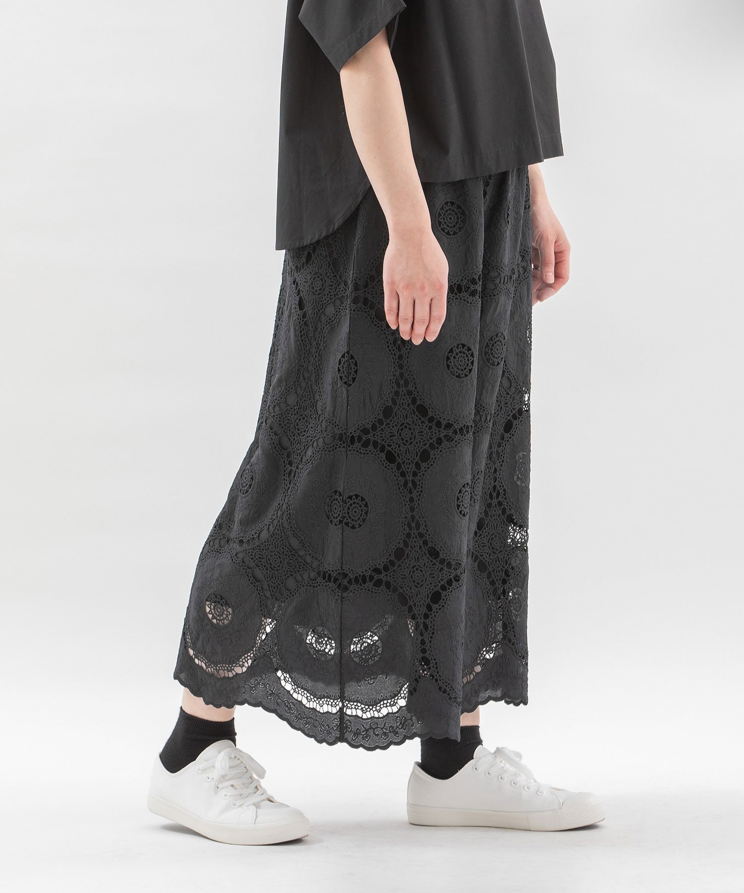 【プードゥドゥ/POU DOU DOU】の刺繍レーススカート インテリア・キッズ・メンズ・レディースファッション・服の通販 founy(ファニー) 　ファッション　Fashion　レディースファッション　WOMEN　スカート　Skirt　アンティーク　Antique　シンプル　Simple　スマート　Smart　フォルム　Form　リラックス　Relax　レース　Race　ブラック|ID: prp329100004537005 ipo3291000000032060443