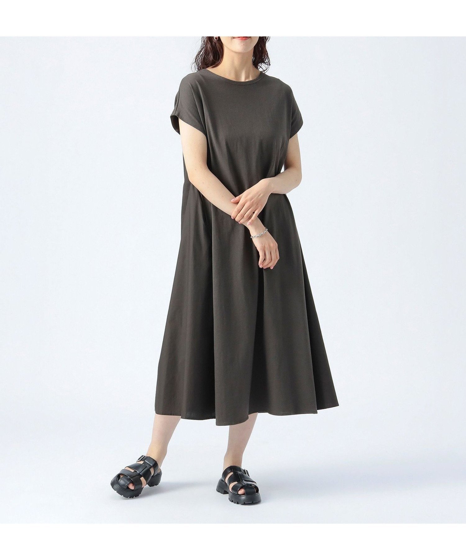【ビームス ハート/BEAMS HEART】の後ボタン 異素材 ワンピース インテリア・キッズ・メンズ・レディースファッション・服の通販 founy(ファニー) 　ファッション　Fashion　レディースファッション　Ladies' Fashion Online　ワンピース　Dress　おすすめ　Recommend　カットソー　Cut And Sew　シンプル　Simple　スリーブ　Sleeve　センター　Center　デニム　Denim　フレンチ　French　フロント　Front　ブロード　Broad　ロング　Long　切替　Switching　CHARCOAL|ID: prp329100004537666 ipo3291000000032667424
