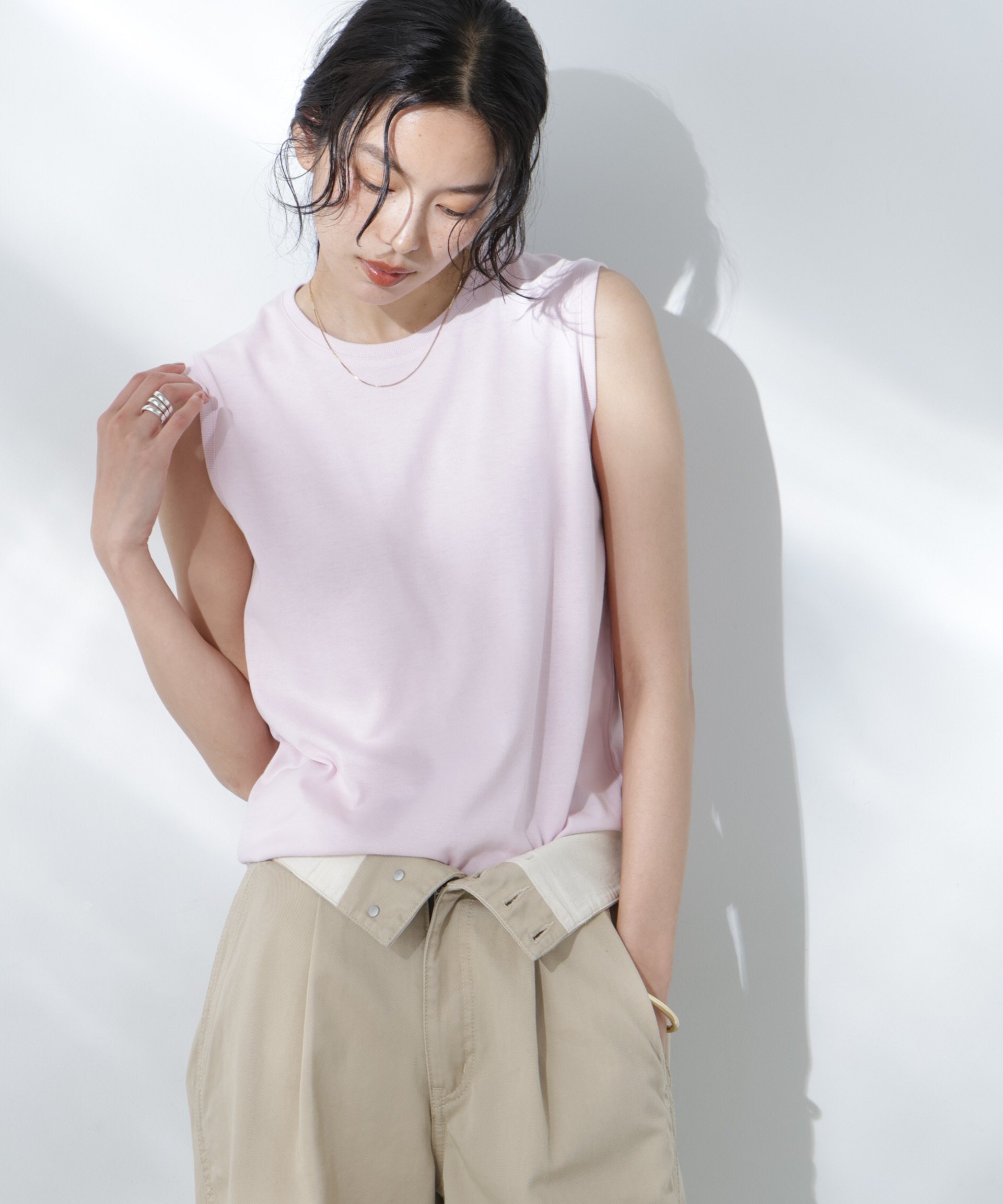 【ナノ ユニバース/nano universe】のAnti Soaked 汗染み防止カラフルノースリTシャツ インテリア・キッズ・メンズ・レディースファッション・服の通販 founy(ファニー) 　ファッション　Fashion　レディースファッション　Fashion for Women　トップス・カットソー　Cut & Sew Tops　シャツ・ブラウス・オフィスカジュアル　Elegant Blouses & Button-Ups　ロングTシャツ・Tシャツ　Longline T-Shirts & Tees　イエロー　Yellow　春　Spring　カラフル　Colorful Design　吸水　Absorbent, Quick-Dry　シンプル　Simple, Minimal　スタイリッシュ　Stylish, Fashionable　スリット　Slit, Slit Detail　定番　Standard, Basic Item　ノースリーブ　Sleeveless, No-Sleeve　人気　Popular, Best Seller　バランス　Balance, Style Balance　S/S・春夏　SS, Spring/Summer, Warm Season　再入荷　Restock / Back in Stock　夏　Summer　エレガント 上品　Elegant　2025年　2025　2025春夏・S/S　Spring/Summer 2025 SS25　L.ピンク1|ID: prp329100004537728 ipo3291000000033029744