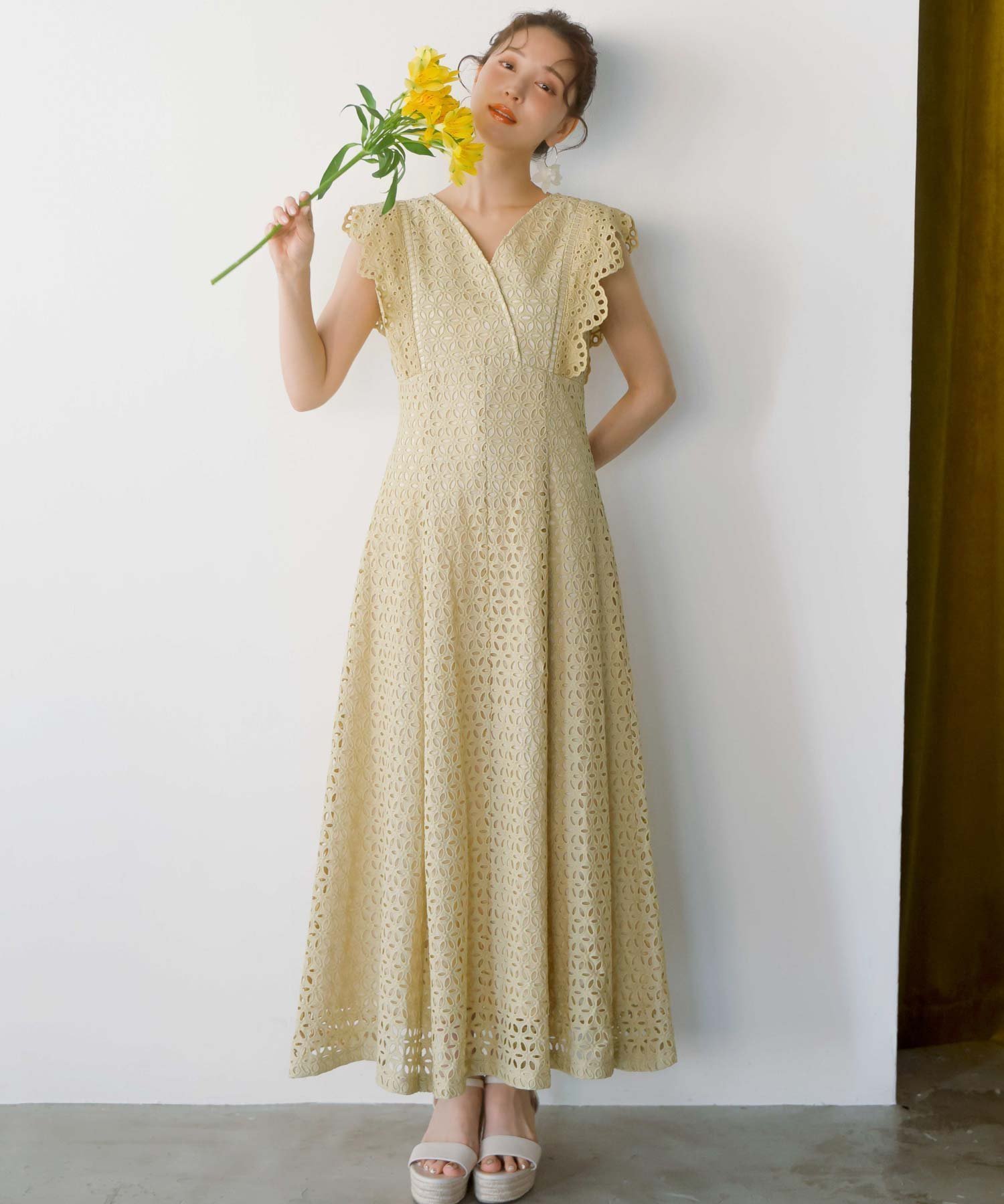 【ノエラ/Noela】のコットンレースワンピ インテリア・キッズ・メンズ・レディースファッション・服の通販 founy(ファニー) 　ファッション　Fashion　レディースファッション　WOMEN　ワンピース　Dress　スカラップ　Scalloped　ポケット　Pocket　夏　Summer　定番　Standard　イエロー|ID: prp329100004537738 ipo3291000000032065081