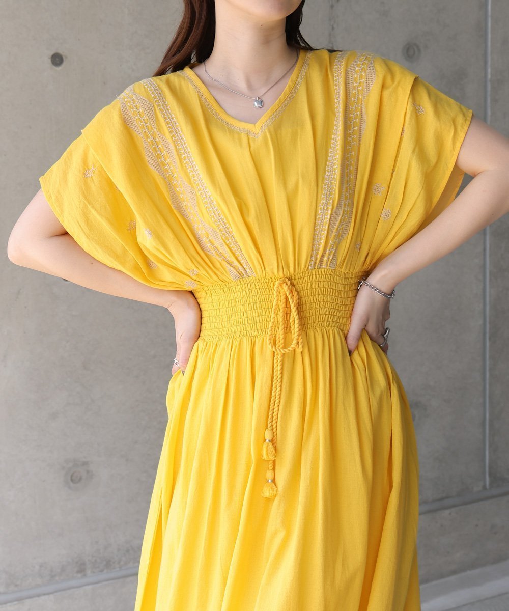 【バブ ブージュルード/Bab Bou Jeloud】の【低身長向けサイズあり】フロント刺繍ウエストシャーリングワンピース インテリア・キッズ・メンズ・レディースファッション・服の通販 founy(ファニー) 　ファッション　Fashion　レディースファッション　WOMEN　ワンピース　Dress　インド　India　オリエンタル　Oriental　サンダル　Sandals　シアー　Sheer　シャーリング　Shirring　シューズ　Shoes　スニーカー　Sneakers　デコルテ　Decolletage　フラット　Flat　フロント　Front　ペチコート　Petticoat　ロング　Long　夏　Summer　エレガント 上品　Elegant　YELLOW|ID: prp329100004538002 ipo3291000000032066526