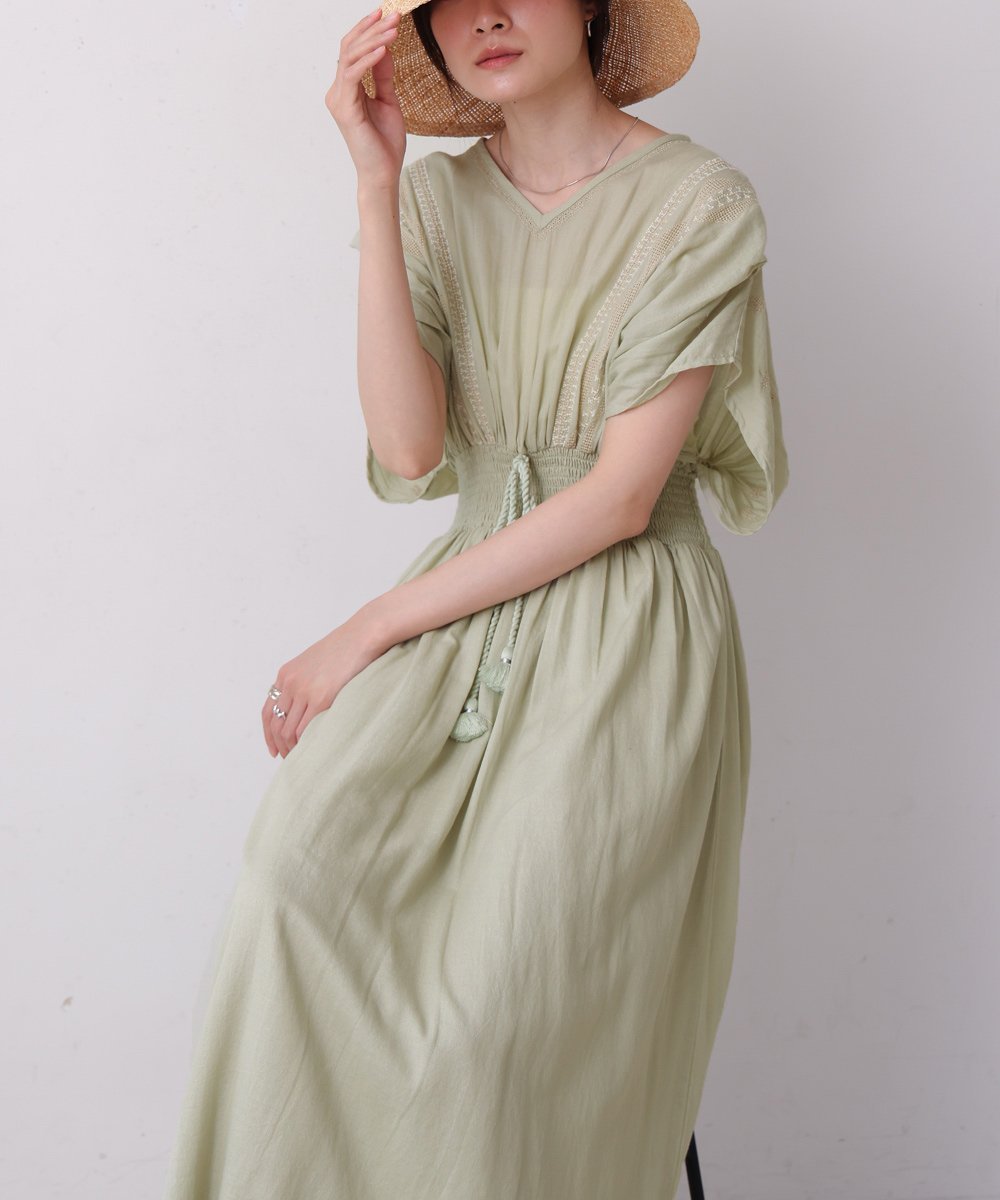 【バブ ブージュルード/Bab Bou Jeloud】の【低身長向けサイズあり】フロント刺繍ウエストシャーリングワンピース インテリア・キッズ・メンズ・レディースファッション・服の通販 founy(ファニー) 　ファッション　Fashion　レディースファッション　WOMEN　ワンピース　Dress　インド　India　オリエンタル　Oriental　サンダル　Sandals　シアー　Sheer　シャーリング　Shirring　シューズ　Shoes　スニーカー　Sneakers　デコルテ　Decolletage　フラット　Flat　フロント　Front　ペチコート　Petticoat　ロング　Long　夏　Summer　エレガント 上品　Elegant　MINT|ID: prp329100004538002 ipo3291000000032066528