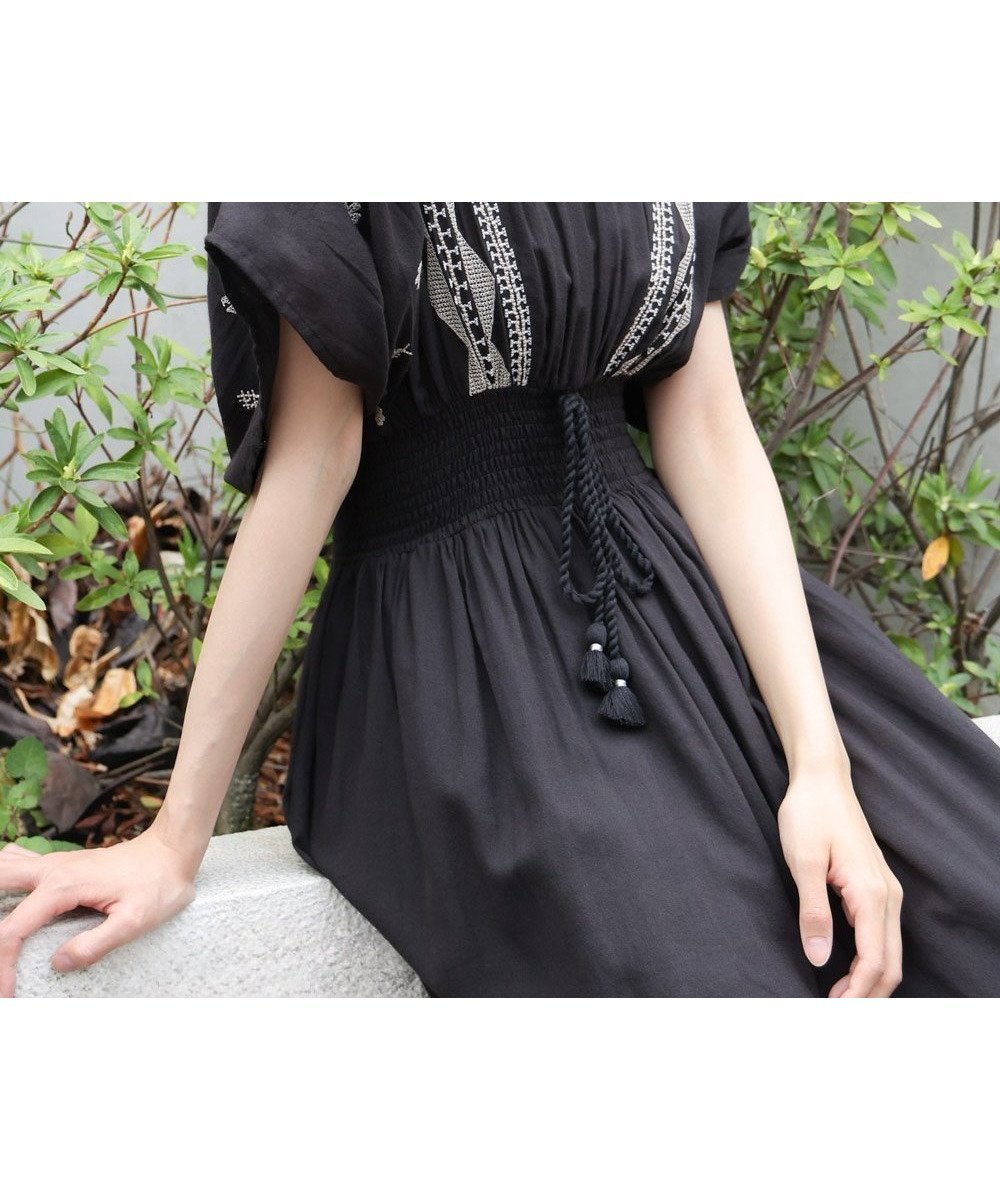 【バブ ブージュルード/Bab Bou Jeloud】の【低身長向けサイズあり】フロント刺繍ウエストシャーリングワンピース インテリア・キッズ・メンズ・レディースファッション・服の通販 founy(ファニー) 　ファッション　Fashion　レディースファッション　WOMEN　ワンピース　Dress　インド　India　オリエンタル　Oriental　サンダル　Sandals　シアー　Sheer　シャーリング　Shirring　シューズ　Shoes　スニーカー　Sneakers　デコルテ　Decolletage　フラット　Flat　フロント　Front　ペチコート　Petticoat　ロング　Long　夏　Summer　エレガント 上品　Elegant　BLACK|ID: prp329100004538002 ipo3291000000032066532