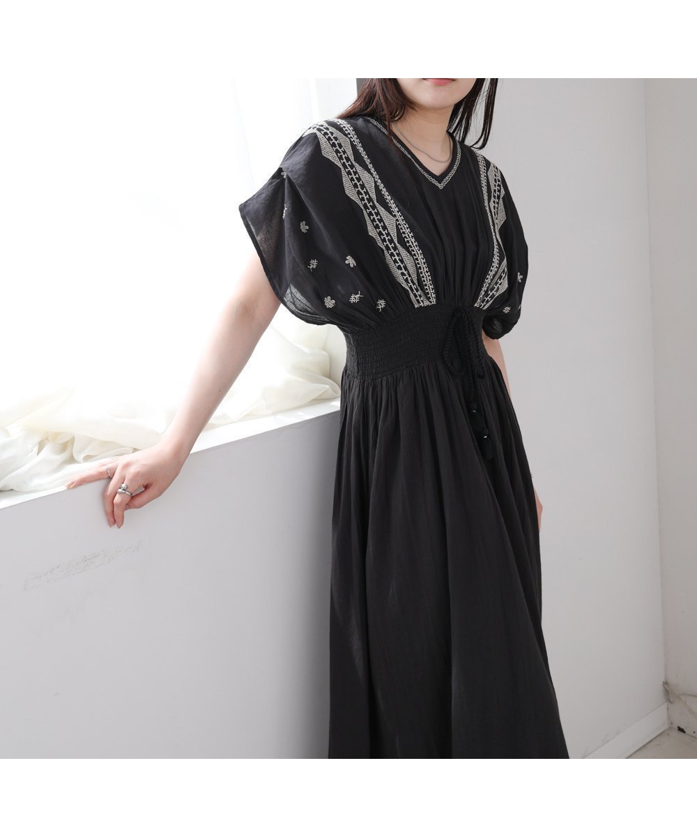 【バブ ブージュルード/Bab Bou Jeloud】の【低身長向けサイズあり】フロント刺繍ウエストシャーリングワンピース インテリア・キッズ・メンズ・レディースファッション・服の通販 founy(ファニー) 　ファッション　Fashion　レディースファッション　Fashion for Women　ワンピース　Dresses　インド　Indian Textile　オリエンタル　Oriental Pattern　サンダル　Sandals, Summer Shoes　シアー　Sheer, See-Through　シャーリング　Shirring, Ruched　シューズ　Shoes, Footwear　スニーカー　Sneakers, Trainers　デコルテ　Décolleté, Neckline　フラット　Flat, Flat Shoes　フロント　Front, Front Design　ペチコート　Petticoat, Underskirt　ロング　Long, Long-Length　夏　Summer　エレガント 上品　Elegant　BLACK|ID: prp329100004538002 ipo3291000000033583755