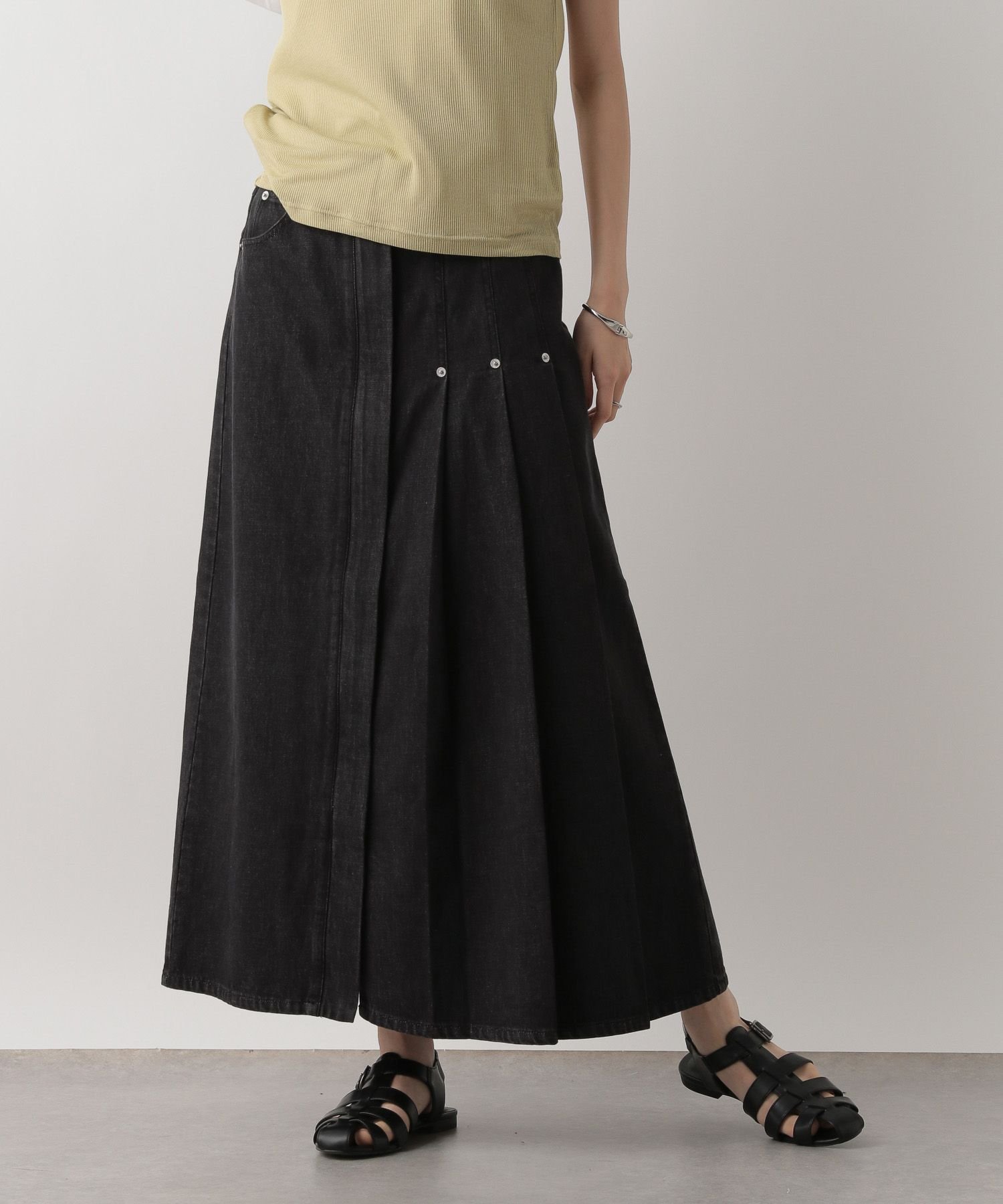 【ローリーズファーム/LOWRYS FARM】のデニムプリーツスカート インテリア・キッズ・メンズ・レディースファッション・服の通販 founy(ファニー) 　ファッション　Fashion　レディースファッション　Fashion for Women　スカート　Skirts　プリーツスカート / 上品フェミニンスタイル　Pleated Skirts　ジップ　Zip, Zipper　デニム　Denim, Jeans Material　フロント　Front, Front Design　プリーツ　Pleats, Pleated　ブラック09|ID: prp329100004538013 ipo3291000000032750085
