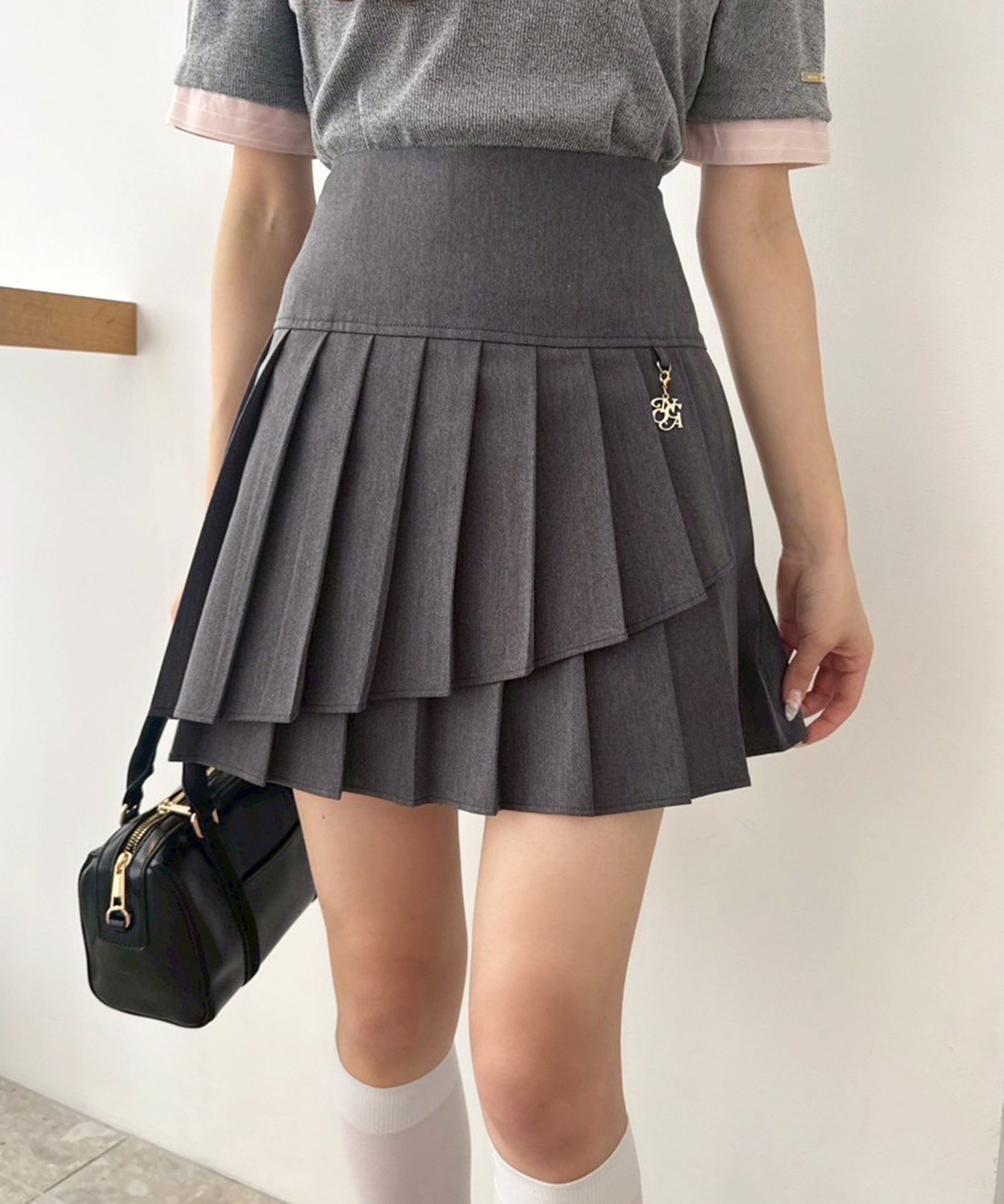 【ナイスクラップ/NICE CLAUP】のチャーム付きイレヘムプリーツスカート/S・Mサイズ展開 インテリア・キッズ・メンズ・レディースファッション・服の通販 founy(ファニー) 　ファッション　Fashion　レディースファッション　Ladies' Fashion Online　スカート　Skirt　プリーツスカート　Pleated Skirts　チャーム　Charm　グレー|ID: prp329100004538037 ipo3291000000032527129