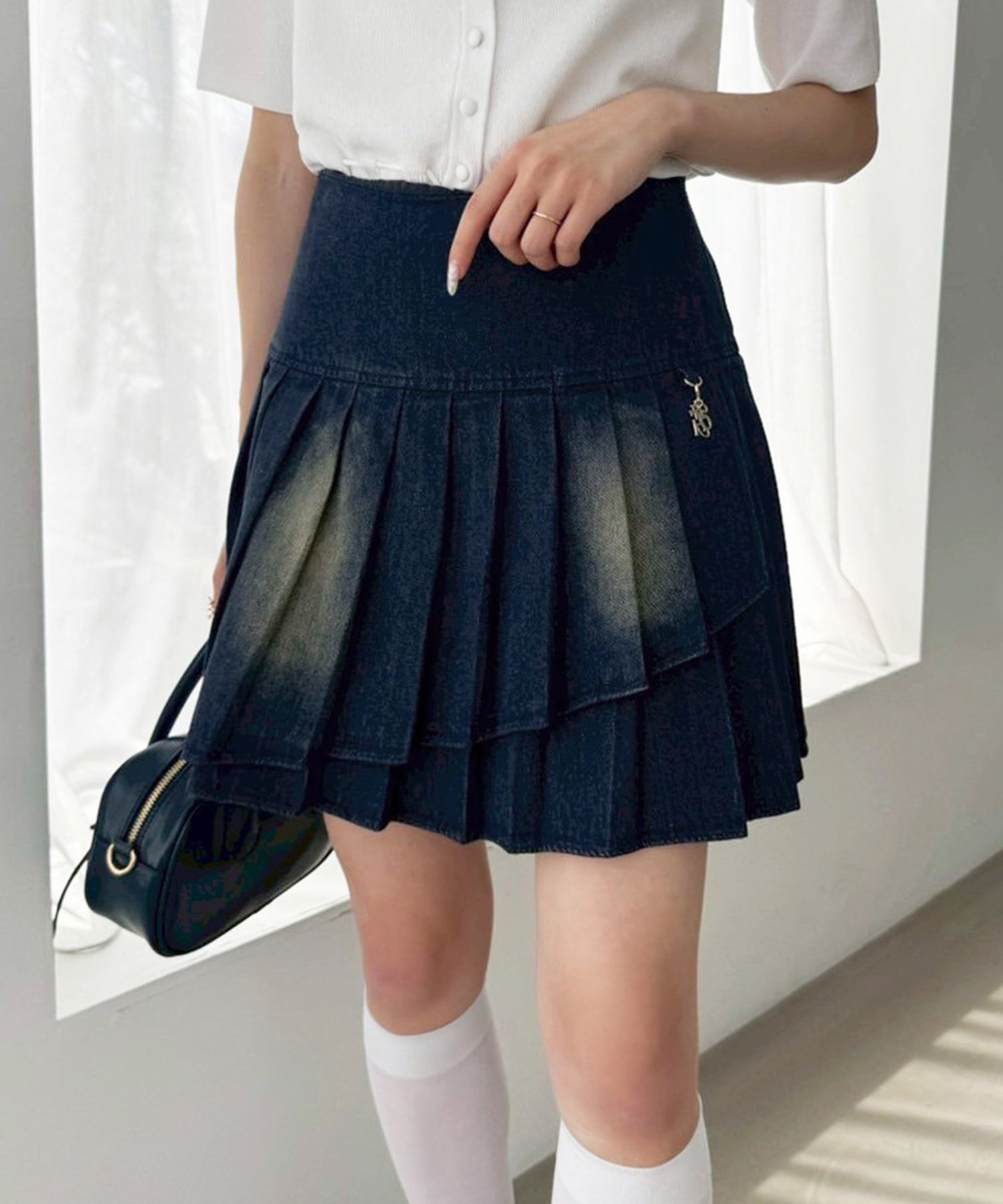 【ナイスクラップ/NICE CLAUP】のチャーム付きイレヘムプリーツスカート/S・Mサイズ展開 インテリア・キッズ・メンズ・レディースファッション・服の通販 founy(ファニー) 　ファッション　Fashion　レディースファッション　Ladies' Fashion Online　スカート　Skirt　プリーツスカート　Pleated Skirts　チャーム　Charm　ネイビー|ID: prp329100004538037 ipo3291000000032527130