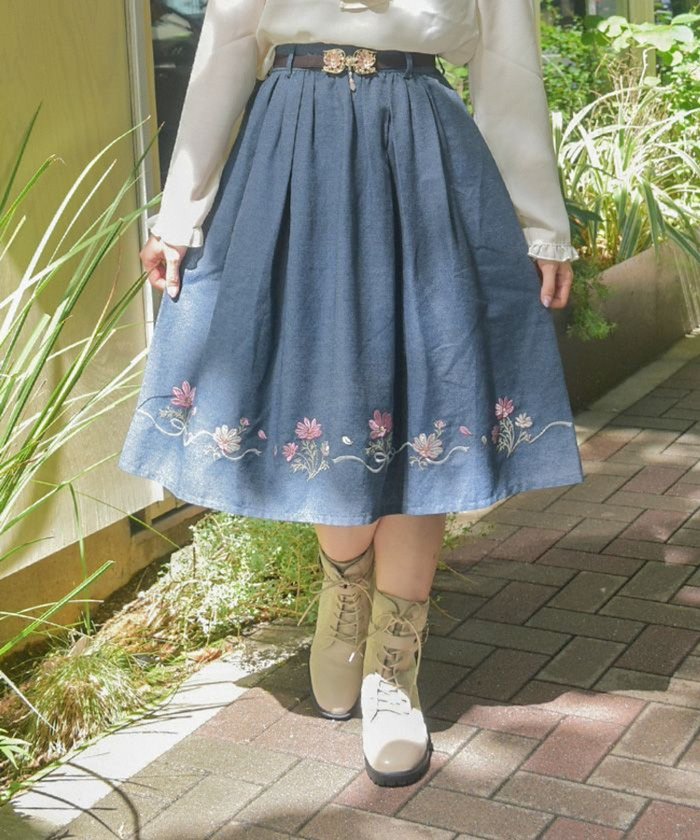 【アクシーズファム/axes femme】のコスモス刺繍デニムスカート インテリア・キッズ・メンズ・レディースファッション・服の通販 founy(ファニー) https://founy.com/ ファッション Fashion レディースファッション Ladies' Fashion Online スカート Skirt デニムスカート Denim Skirts おすすめ Recommend デニム Denim |ID: prp329100004538150 ipo3291000000032639639
