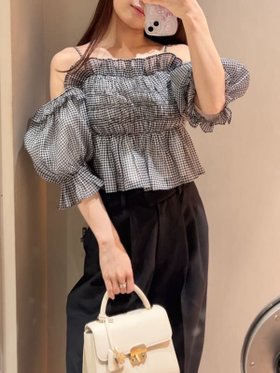 【スナイデル/SNIDEL】 Sustainableギャザーオフショルブラウス人気、トレンドファッション・服の通販 founy(ファニー) ファッション Fashion レディースファッション WOMEN トップス・カットソー Tops/Tshirt シャツ/ブラウス Shirts/Blouses ウェーブ Wave エレガント 上品 Elegant オフショル Off Shoulder オーガンジー Organdy ギンガム Gingham 今季 This Season シフォン Chiffon シャーリング Shirring ストレート Straight チェック Check デコルテ Decolletage 定番 Standard 人気 Popularity バランス Balance フィット Fit フリル Frills フレア Flare プリーツ Pleats 無地 Plain Color ラップ Wrap レース Race ロマンティック Romantic おすすめ Recommend |ID:prp329100004538188