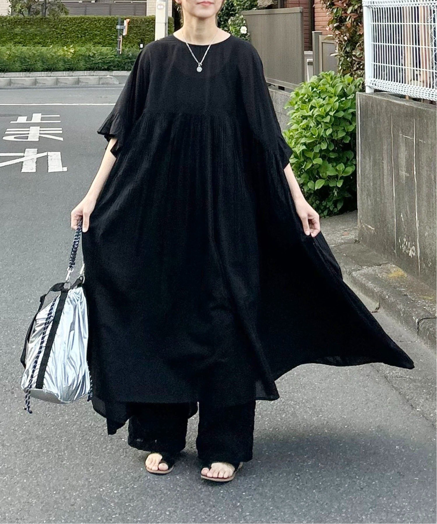 【ノッチ/notch】のKRボリュームギャザーワンピース インテリア・キッズ・メンズ・レディースファッション・服の通販 founy(ファニー) 　ファッション　Fashion　レディースファッション　WOMEN　ワンピース　Dress　インド　India　ギャザー　Gather　コラボ　Collaboration　サンダル　Sandals　シューズ　Shoes　デニム　Denim　人気　Popularity　フラット　Flat　フレア　Flare　リラックス　Relax　レース　Race　おすすめ　Recommend　夏　Summer　2025年　2025　2025春夏・S/S　Ss,Spring/Summer,2025　ブラック|ID: prp329100004538796 ipo3291000000032249107