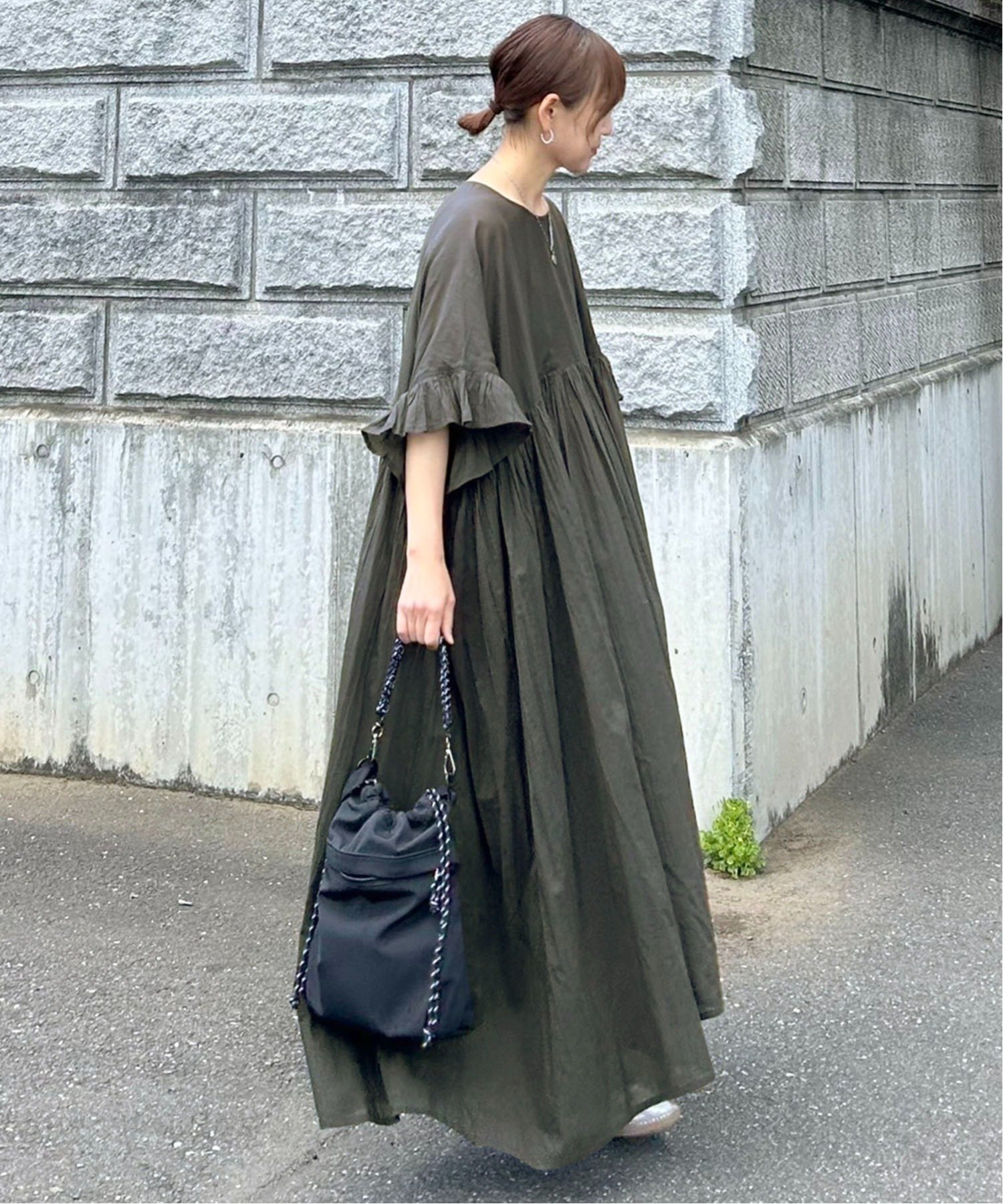 【ノッチ/notch】のKRボリュームギャザーワンピース インテリア・キッズ・メンズ・レディースファッション・服の通販 founy(ファニー) 　ファッション　Fashion　レディースファッション　WOMEN　ワンピース　Dress　インド　India　ギャザー　Gather　コラボ　Collaboration　サンダル　Sandals　シューズ　Shoes　デニム　Denim　人気　Popularity　フラット　Flat　フレア　Flare　リラックス　Relax　レース　Race　おすすめ　Recommend　夏　Summer　2025年　2025　2025春夏・S/S　Ss,Spring/Summer,2025　チャコール|ID: prp329100004538796 ipo3291000000032249108