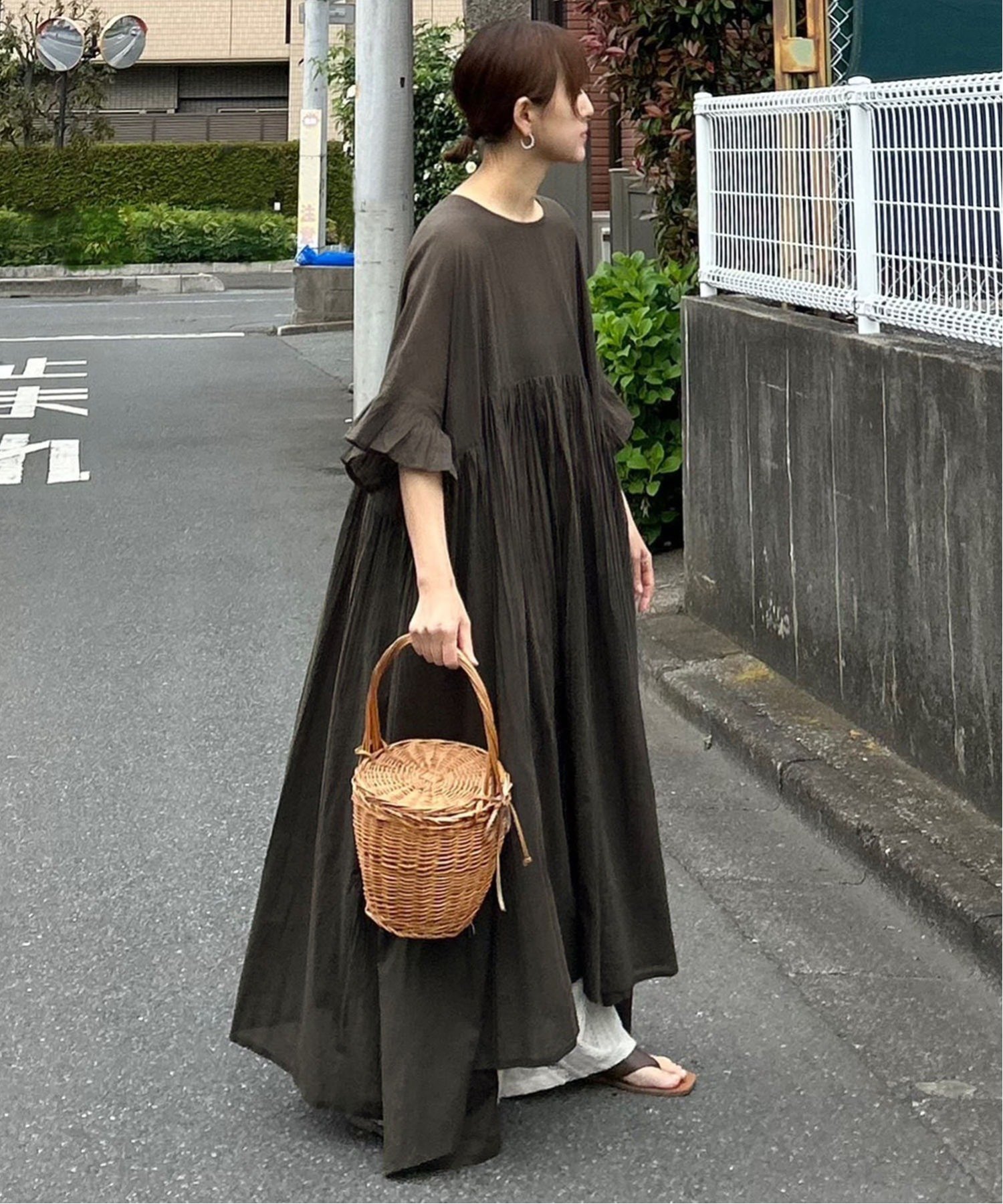 【ノッチ/notch】のKRボリュームギャザーワンピース インテリア・キッズ・メンズ・レディースファッション・服の通販 founy(ファニー) 　ファッション　Fashion　レディースファッション　WOMEN　ワンピース　Dress　インド　India　ギャザー　Gather　コラボ　Collaboration　サンダル　Sandals　シューズ　Shoes　デニム　Denim　人気　Popularity　フラット　Flat　フレア　Flare　リラックス　Relax　レース　Race　おすすめ　Recommend　夏　Summer　2025年　2025　2025春夏・S/S　Ss,Spring/Summer,2025　ブラウン|ID: prp329100004538796 ipo3291000000032249110