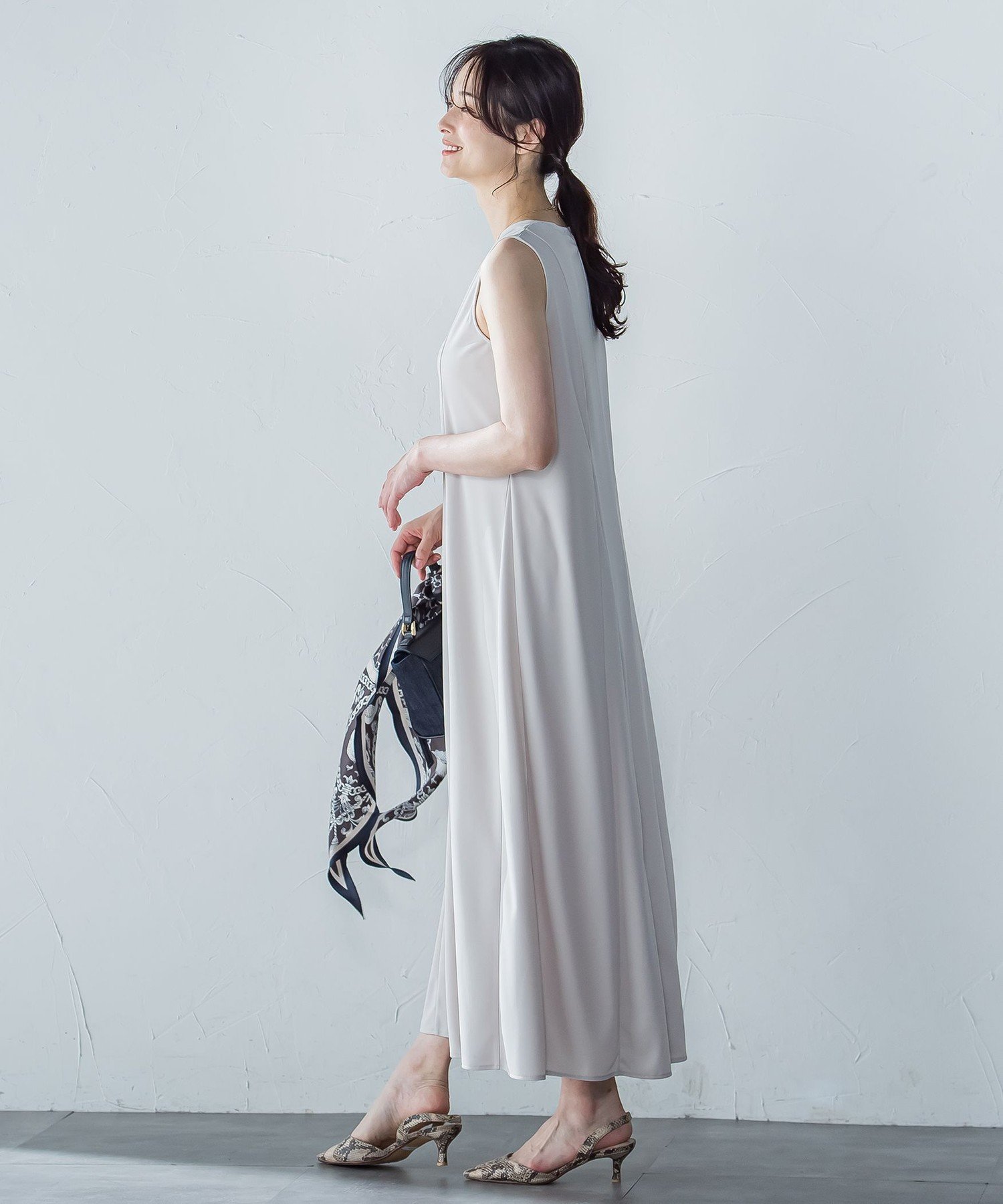 【ロートレ アモン/LAUTRE AMONT】の【WEB限定】ひやさらシワレスワンピース≪洗濯機で洗える≫ インテリア・キッズ・メンズ・レディースファッション・服の通販 founy(ファニー) 　ファッション　Fashion　レディースファッション　WOMEN　ワンピース　Dress　洗える　Washable　シンプル　Simple　ジャケット　Jacket　ストール　Stall　ノースリーブ　No Sleeve　夏　Summer　旅行　Travel　エレガント 上品　Elegant　ベージュ|ID: prp329100004538844 ipo3291000000032070933