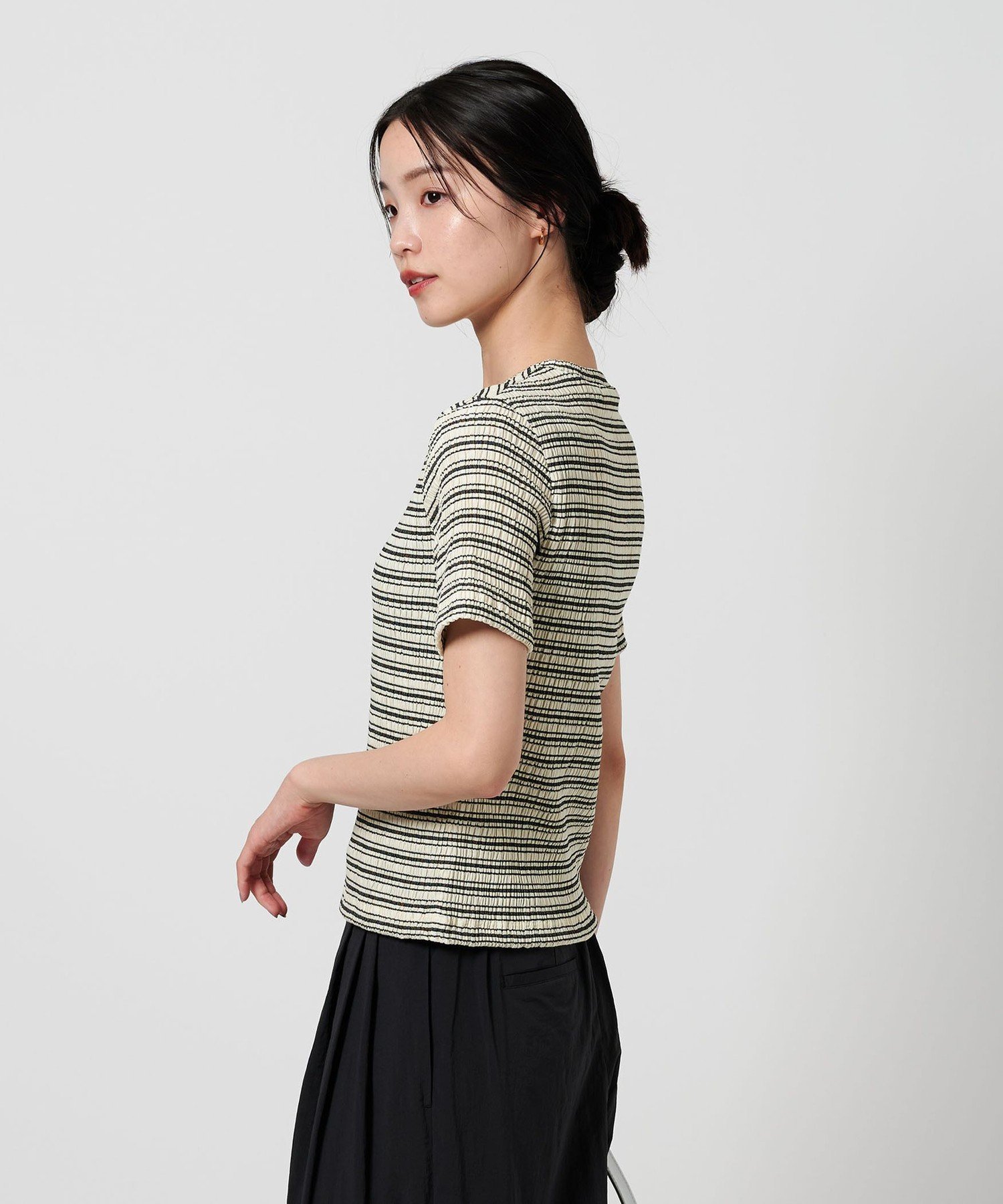 【ビューティ&ユース ユナイテッドアローズ/BEAUTY&YOUTH / UNITED ARROWS】のシャーリング ボーダー Tシャツ インテリア・キッズ・メンズ・レディースファッション・服の通販 founy(ファニー) 　ファッション　Fashion　レディースファッション　WOMEN　トップス・カットソー　Tops/Tshirt　シャツ/ブラウス　Shirts/Blouses　ロング / Tシャツ　T-Shirts　おすすめ　Recommend　コンパクト　Compact　シャーリング　Shirring　ショート　Short　シンプル　Simple　トレンド　Trend　フォルム　Form　ボトム　Bottom　ボーダー　Border　OFF WHITE|ID: prp329100004538872 ipo3291000000032418162