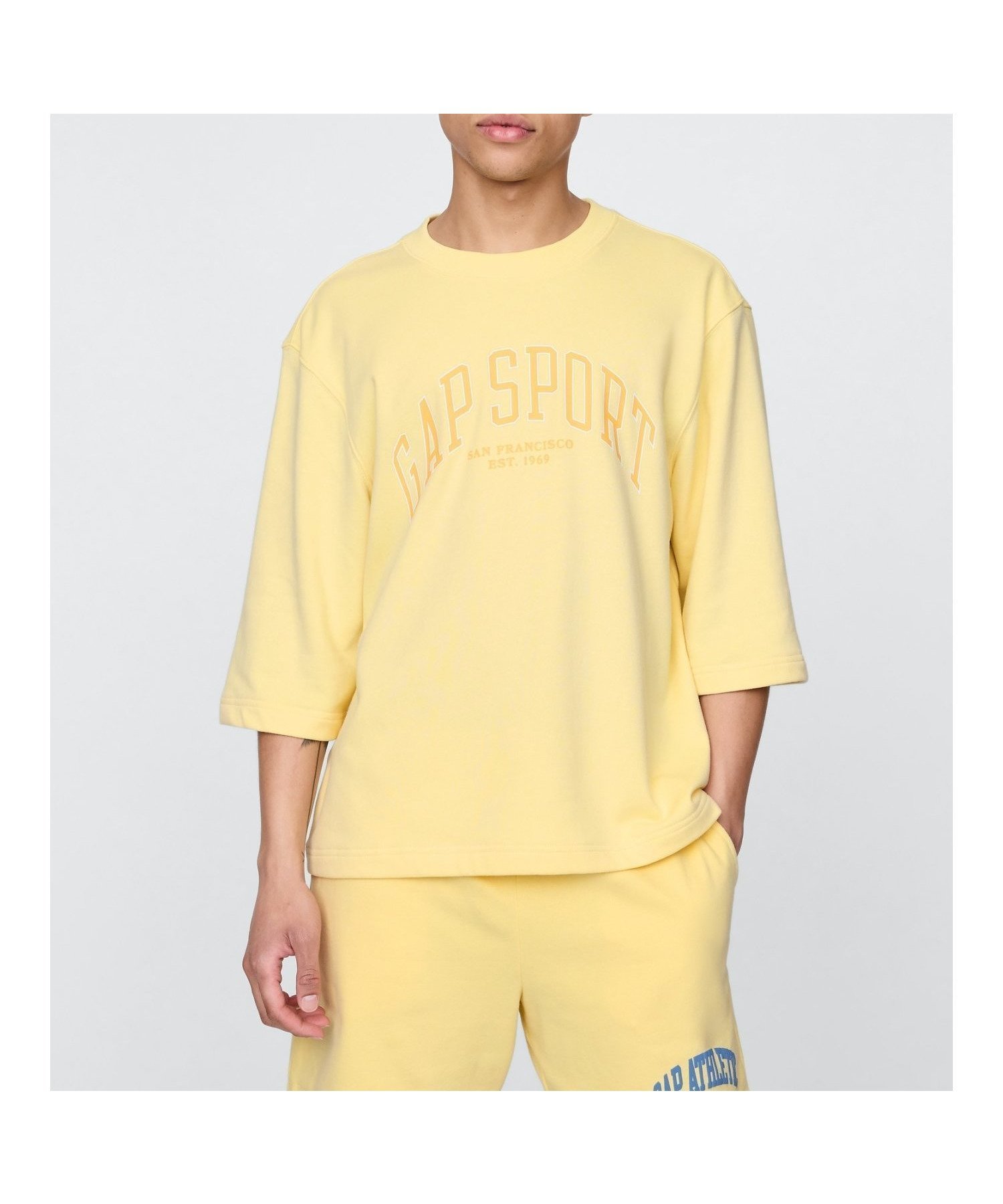【ギャップ/GAP】のオーバーサイズ GAPグラフィック フレンチテリー クルーネックスウェット インテリア・キッズ・メンズ・レディースファッション・服の通販 founy(ファニー) 　ファッション　Fashion　レディースファッション　Fashion for Women　トップス・カットソー　Cut & Sew Tops　レディースパーカー・カジュアルフーディー　Casual Hoodies & Sweatshirts　スウェット・クルーネックトップス　Sweatshirts & Crewnecks / Relaxed Fit Sweat Tops　グラフィック　Graphic, Graphic Design　ショート　Short, Short Length　スリーブ　Sleeve, Long Sleeve / Short Sleeve　フレンチ　French, French Style　ラウンド　Round, Round Neck　PALE BANANA 12-0824TCX|ID: prp329100004538942 ipo3291000000032626210