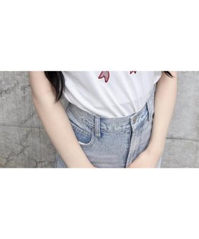 【イング/INGNI】のリボンロゴTシャツ 人気、トレンドファッション・服の通販 founy(ファニー) ファッション Fashion レディースファッション Fashion for Women トップス・カットソー Cut & Sew Tops シャツ・ブラウス・オフィスカジュアル Elegant Blouses & Button-Ups ロングTシャツ・Tシャツ Longline T-Shirts & Tees おすすめ Recommended / Our Picks シンプル Simple, Minimal チュール Tulip, Tulip Motif フロント Front, Front Design ベーシック Basic, Essential リボン Ribbon, Bow 無地 Plain, Solid Color |ID:prp329100004539008