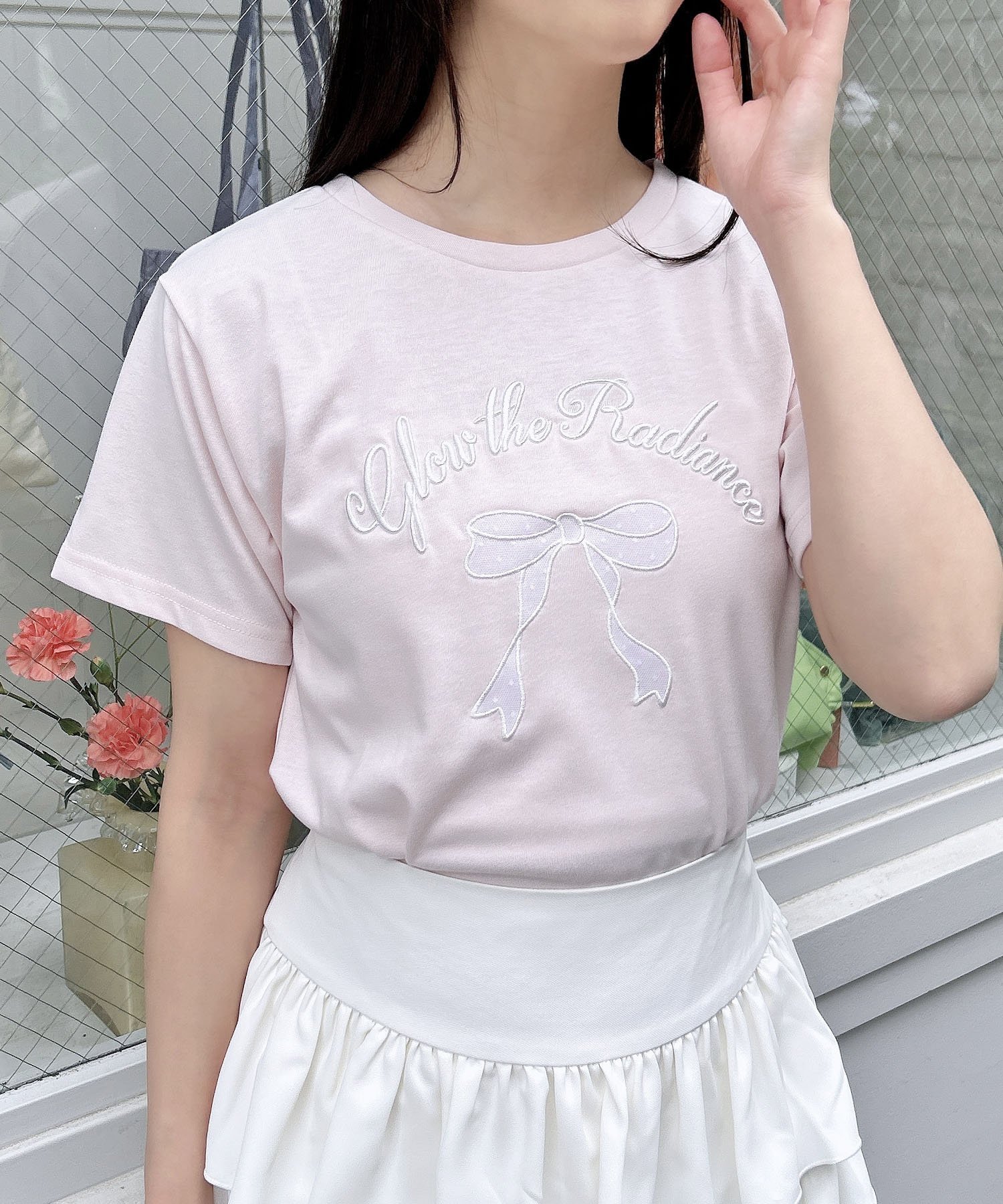 【イング/INGNI】のリボンロゴTシャツ インテリア・キッズ・メンズ・レディースファッション・服の通販 founy(ファニー) 　ファッション　Fashion　レディースファッション　Fashion for Women　トップス・カットソー　Cut & Sew Tops　シャツ・ブラウス・オフィスカジュアル　Elegant Blouses & Button-Ups　ロングTシャツ・Tシャツ　Longline T-Shirts & Tees　おすすめ　Recommended / Our Picks　シンプル　Simple, Minimal　チュール　Tulip, Tulip Motif　フロント　Front, Front Design　ベーシック　Basic, Essential　リボン　Ribbon, Bow　無地　Plain, Solid Color　ライトピンク/オフホワイト|ID: prp329100004539008 ipo3291000000033674402