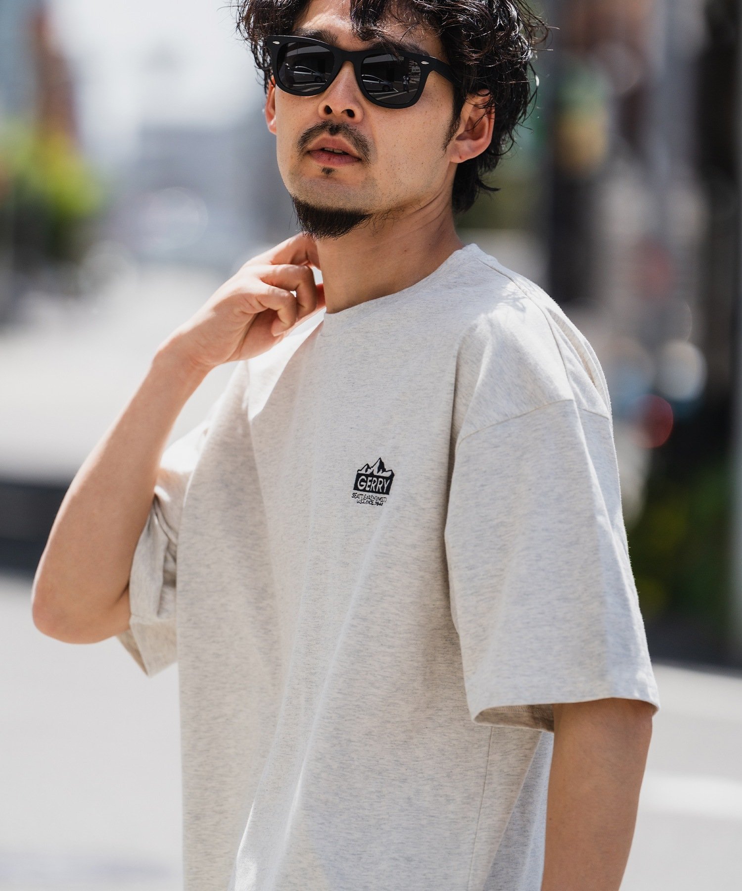 【インプローブス/improves / MEN】のGERRY ジェリー 別注 マウンテン 刺しゅう 半袖Tシャツ インテリア・キッズ・メンズ・レディースファッション・服の通販 founy(ファニー) 　ファッション　Fashion　メンズファッション　MEN　アウトドア　Outdoor　アメリカン　American　カーゴパンツ　Cargo Pants　ショーツ　Shorts　シンプル　Simple　デニム　Denim　トレンド　Trend　定番　Standard　長袖　Long Sleeve　パープル　Purple　別注　Special Order　半袖　Short Sleeve　ワイド　Wide　ワンポイント　One Point　おすすめ　Recommend　オートミール|ID: prp329100004539065 ipo3291000000032072227